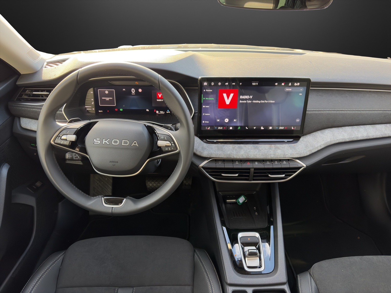 SKODA Octavia Combi 2.0 TDI DSG Selection-image-9