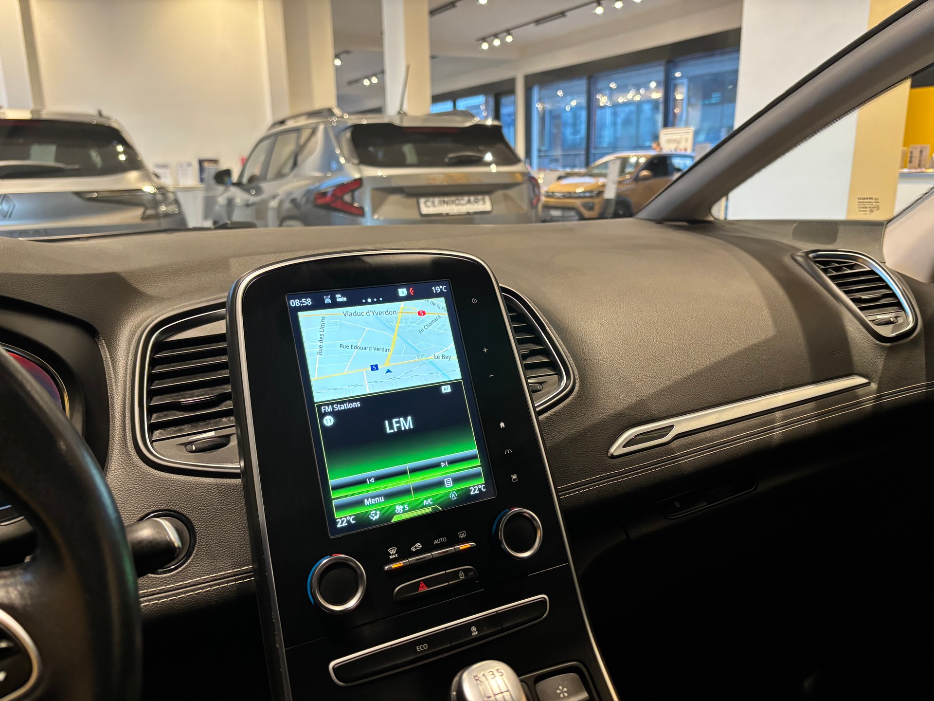 RENAULT Scénic 1.2 16V Turbo Bose-image-10