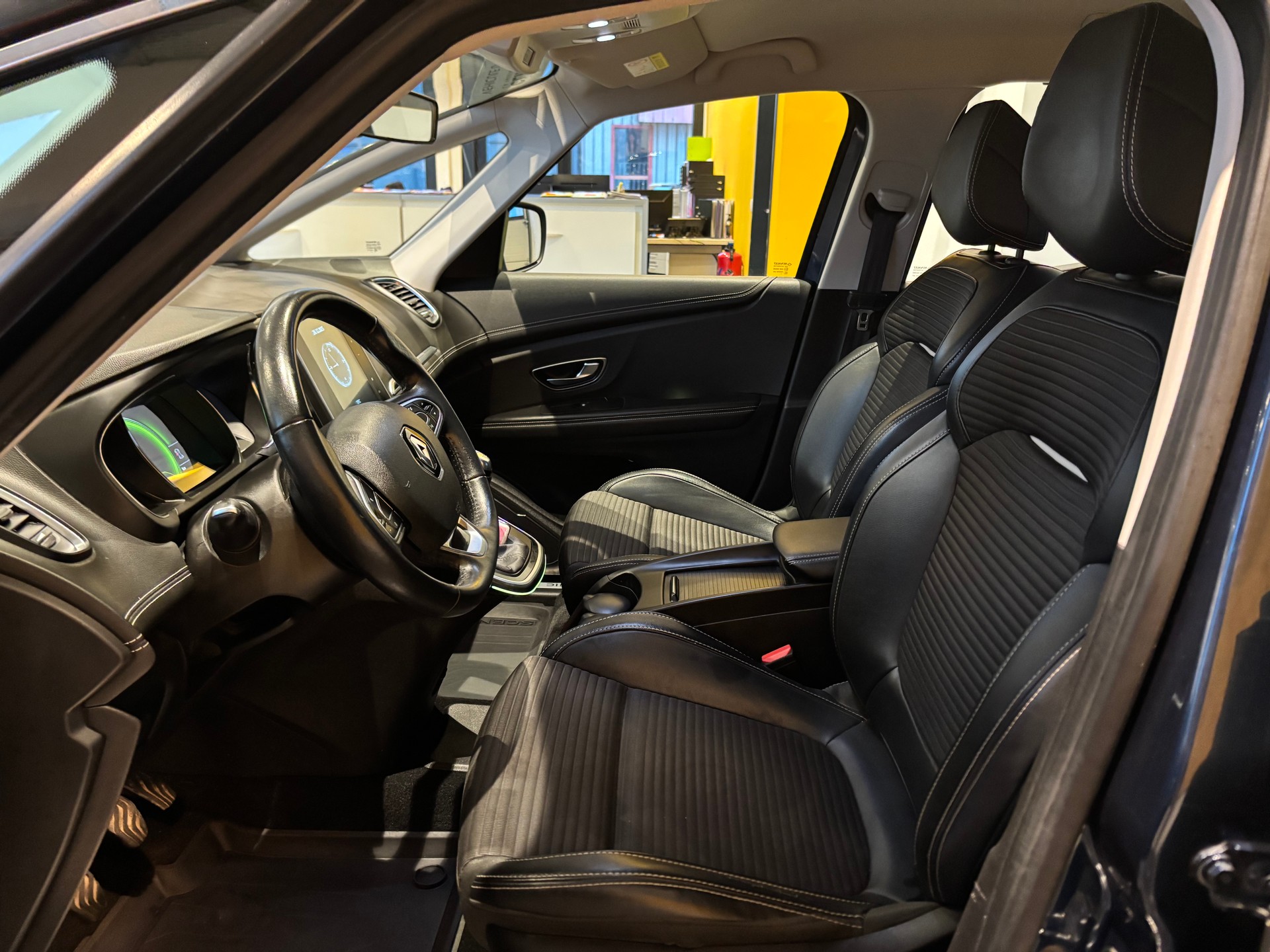 RENAULT Scénic 1.2 16V Turbo Bose-image-11
