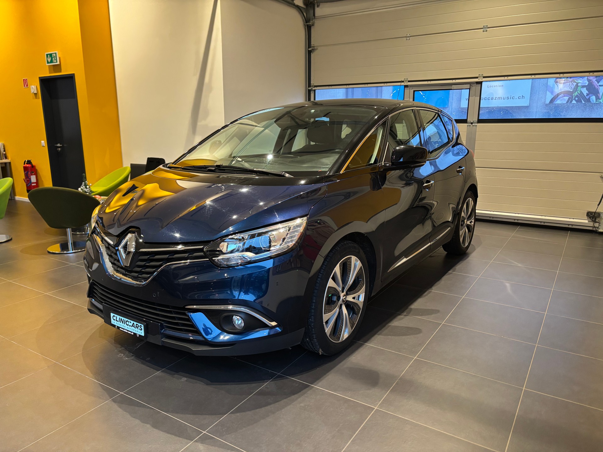 RENAULT Scénic 1.2 16V Turbo Bose-showroom-element-3