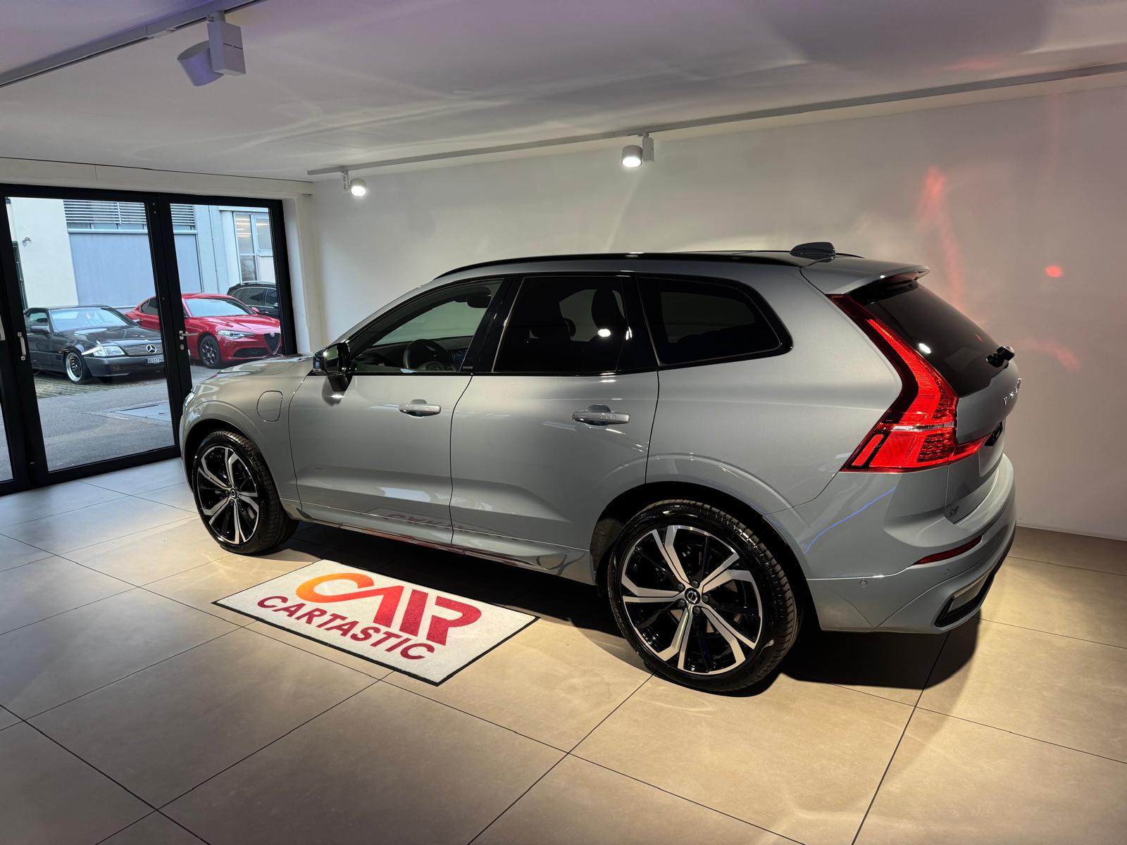 VOLVO XC60 T6 eAWD Ultimate Dark-image-2