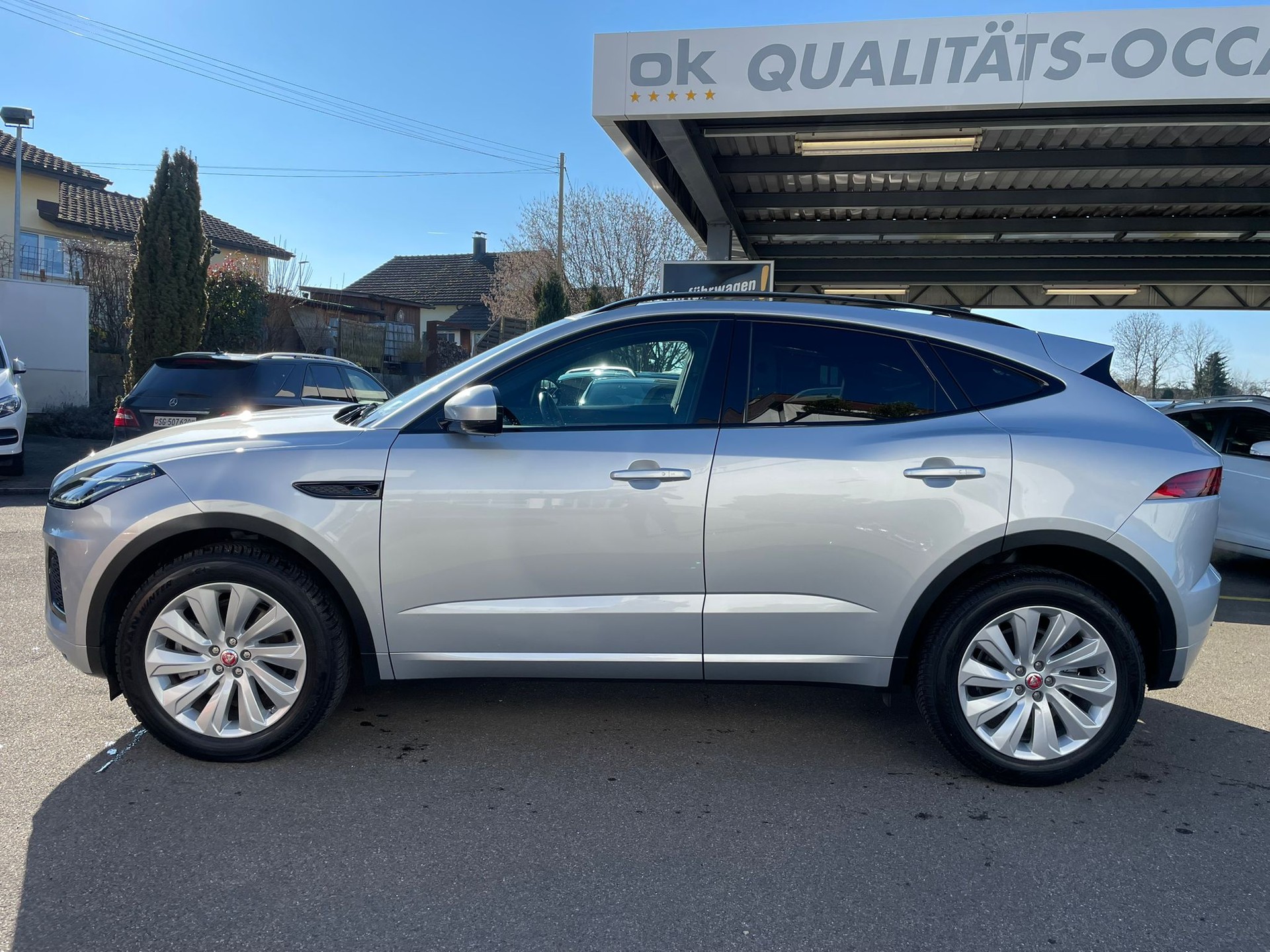 JAGUAR E-Pace 2.0 P250 R-Dynamic AWD SE-image-4