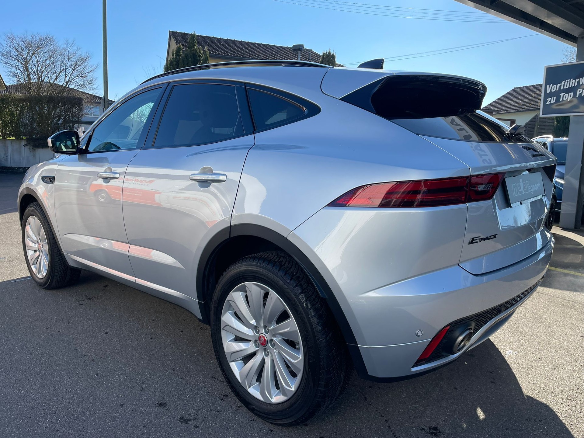 JAGUAR E-Pace 2.0 P250 R-Dynamic AWD SE-image-6