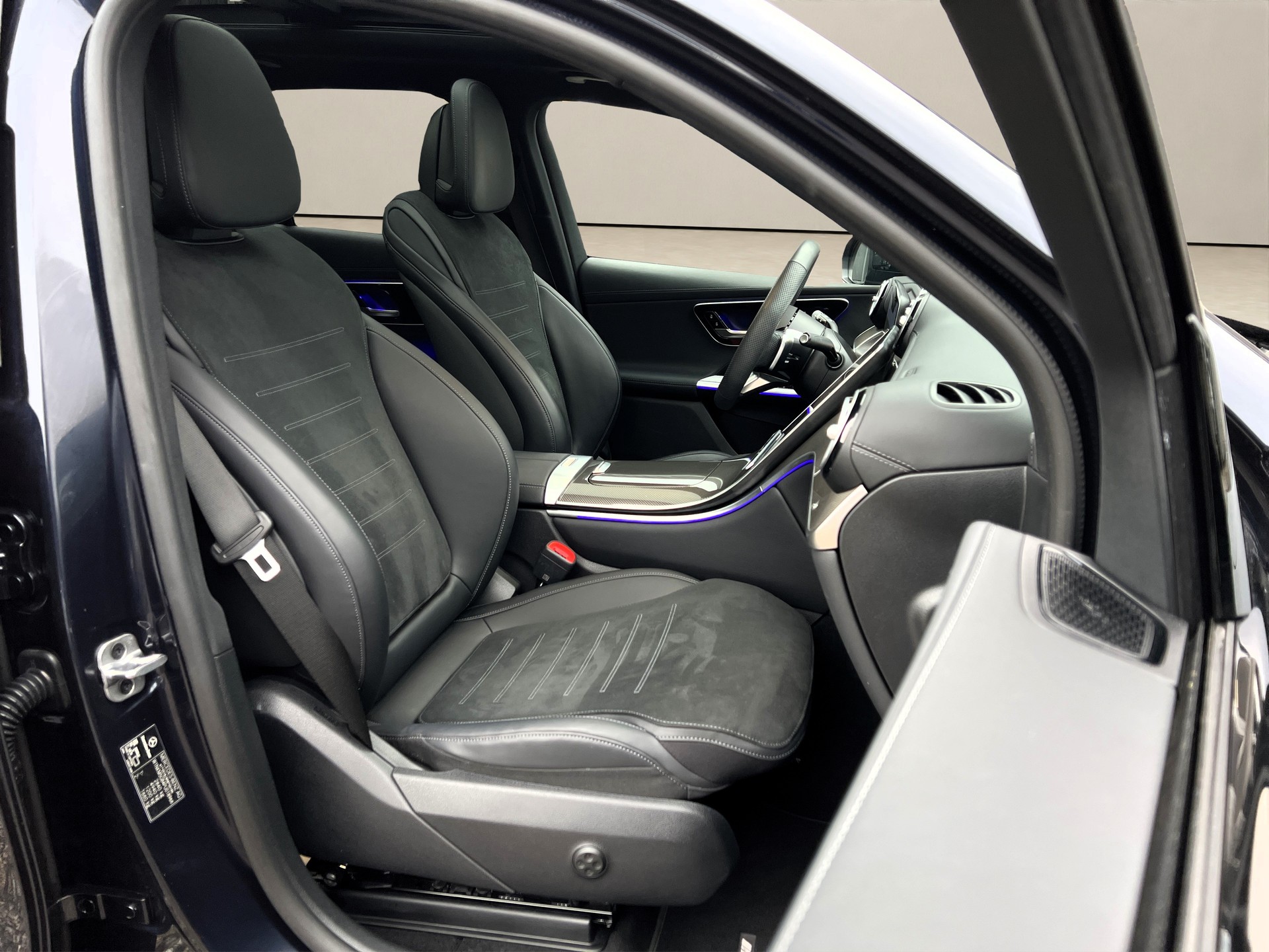 MERCEDES-BENZ GLC 300 e * AMG LINE * 4Matic 9G-Tronic-image-9