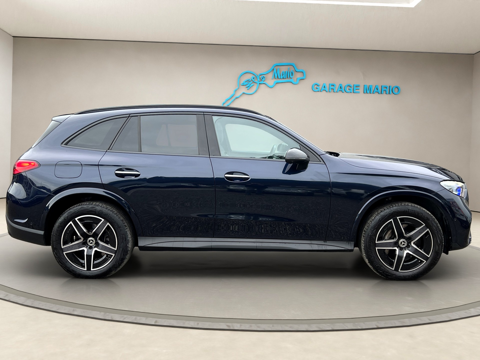 MERCEDES-BENZ GLC 300 e * AMG LINE * 4Matic 9G-Tronic-image-3
