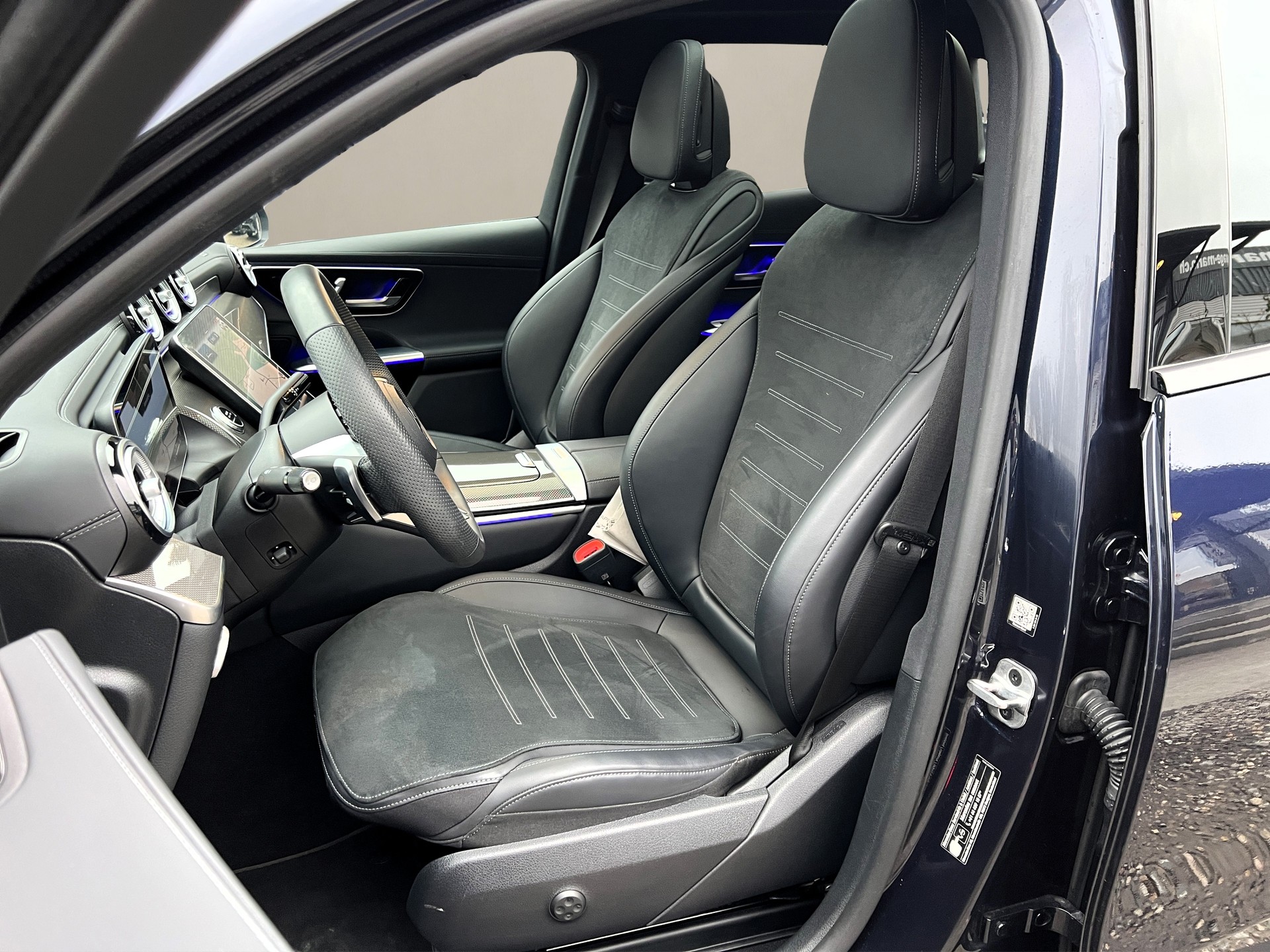 MERCEDES-BENZ GLC 300 e * AMG LINE * 4Matic 9G-Tronic-image-8