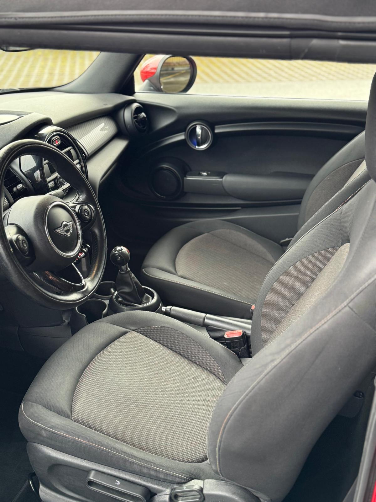 MINI Cooper Cabriolet-image-4