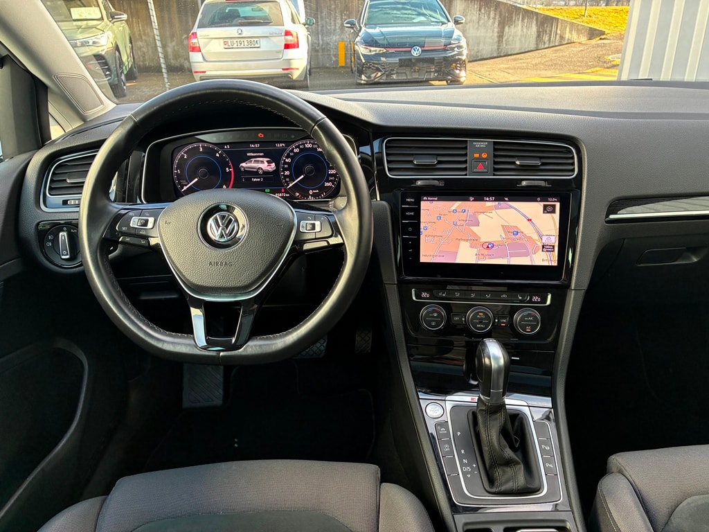 VW Golf Variant 2.0 TDI Highline 4Motion DSG-image-8