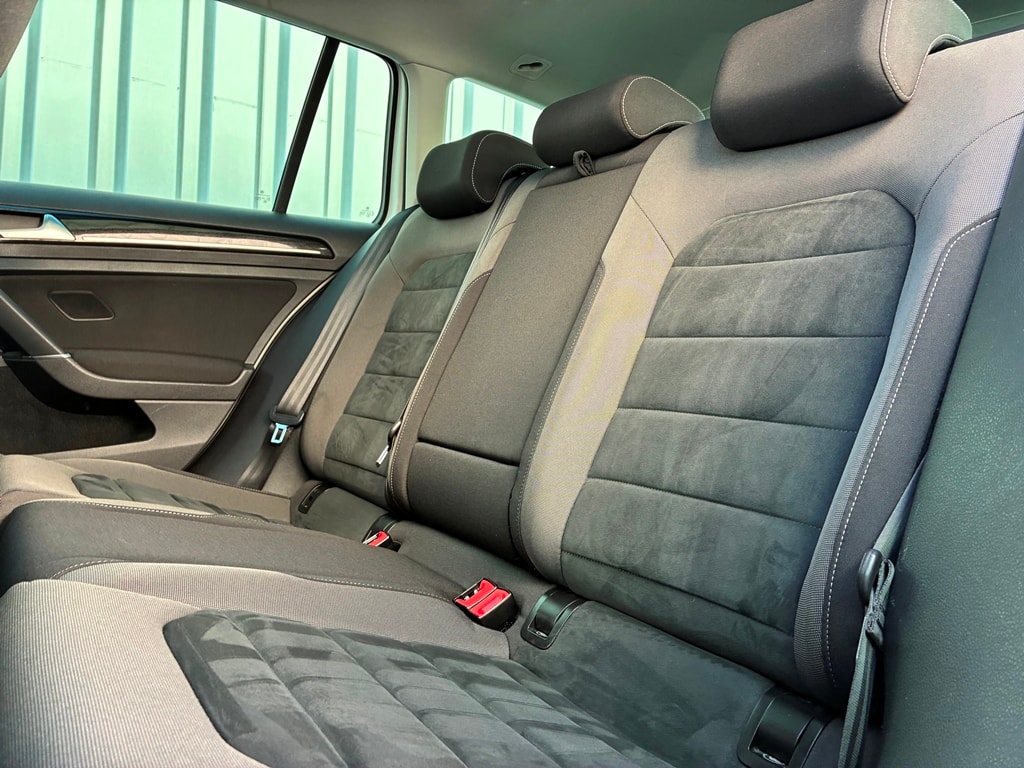 VW Golf Variant 2.0 TDI Highline 4Motion DSG-image-12