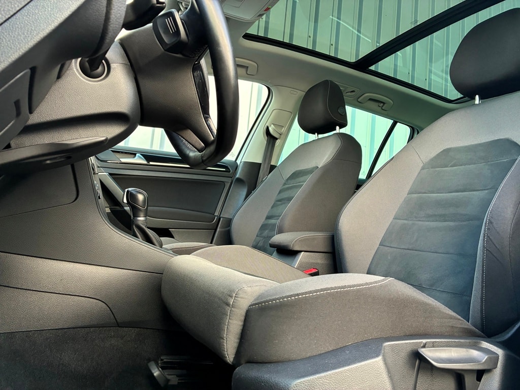 VW Golf Variant 2.0 TDI Highline 4Motion DSG-image-11