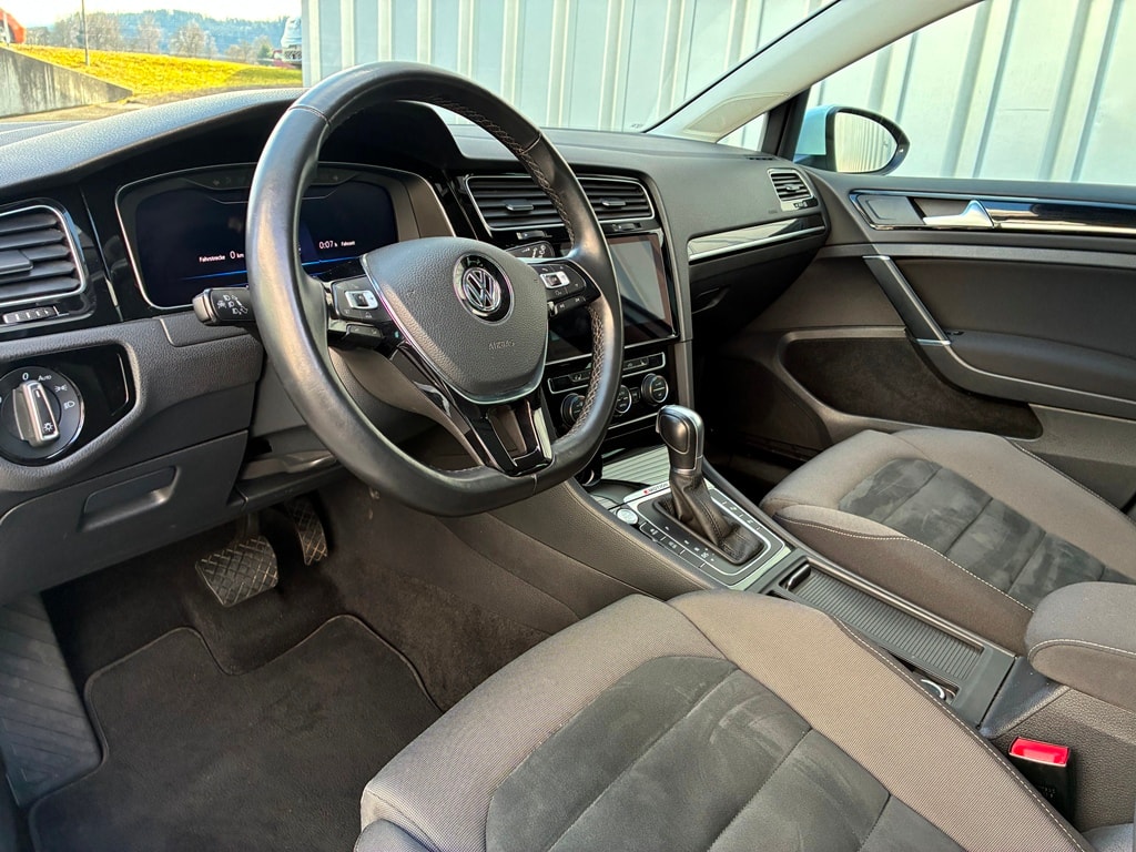 VW Golf Variant 2.0 TDI Highline 4Motion DSG-image-6