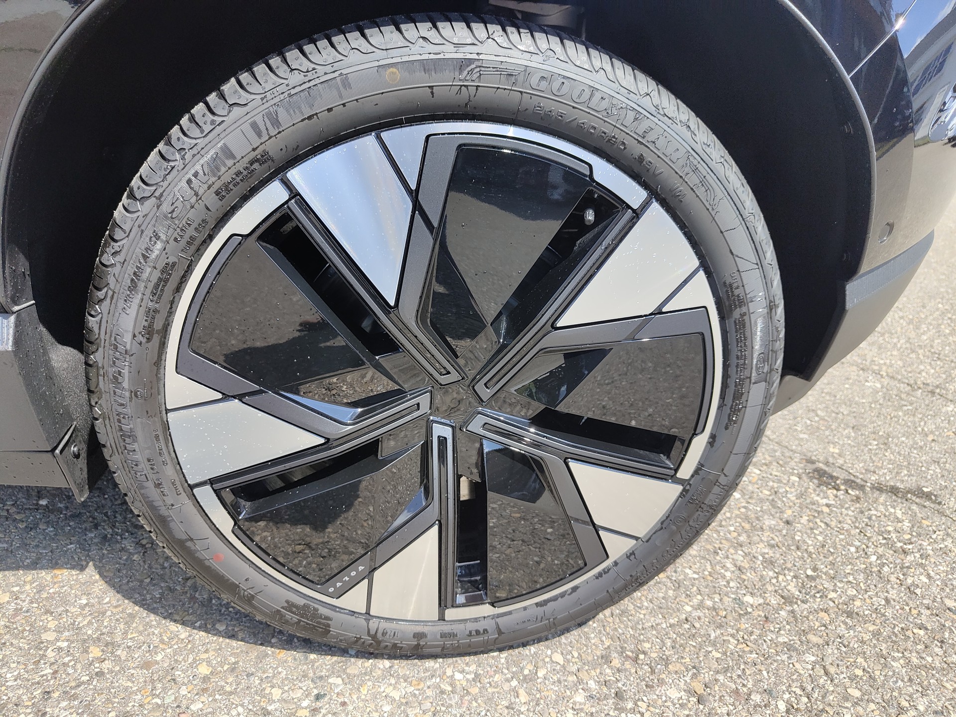 VOLVO EX30 E60 69kWh Twin Ultra-image-5