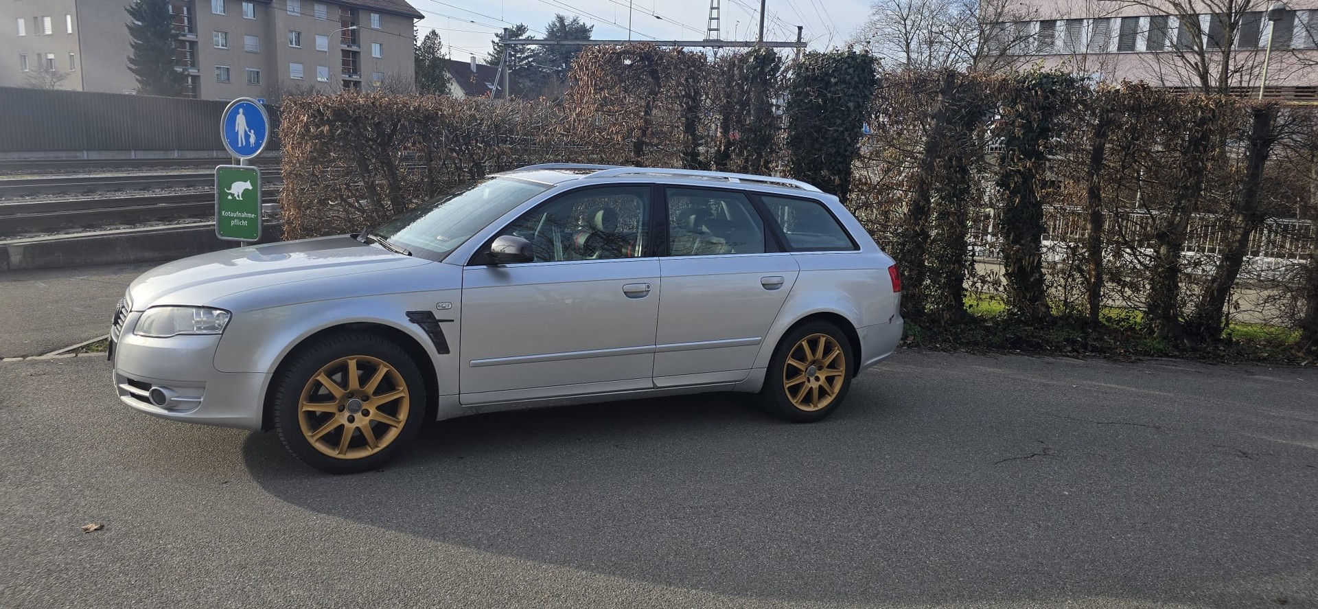 AUDI A4 Avant 2.0 TDI-image-2