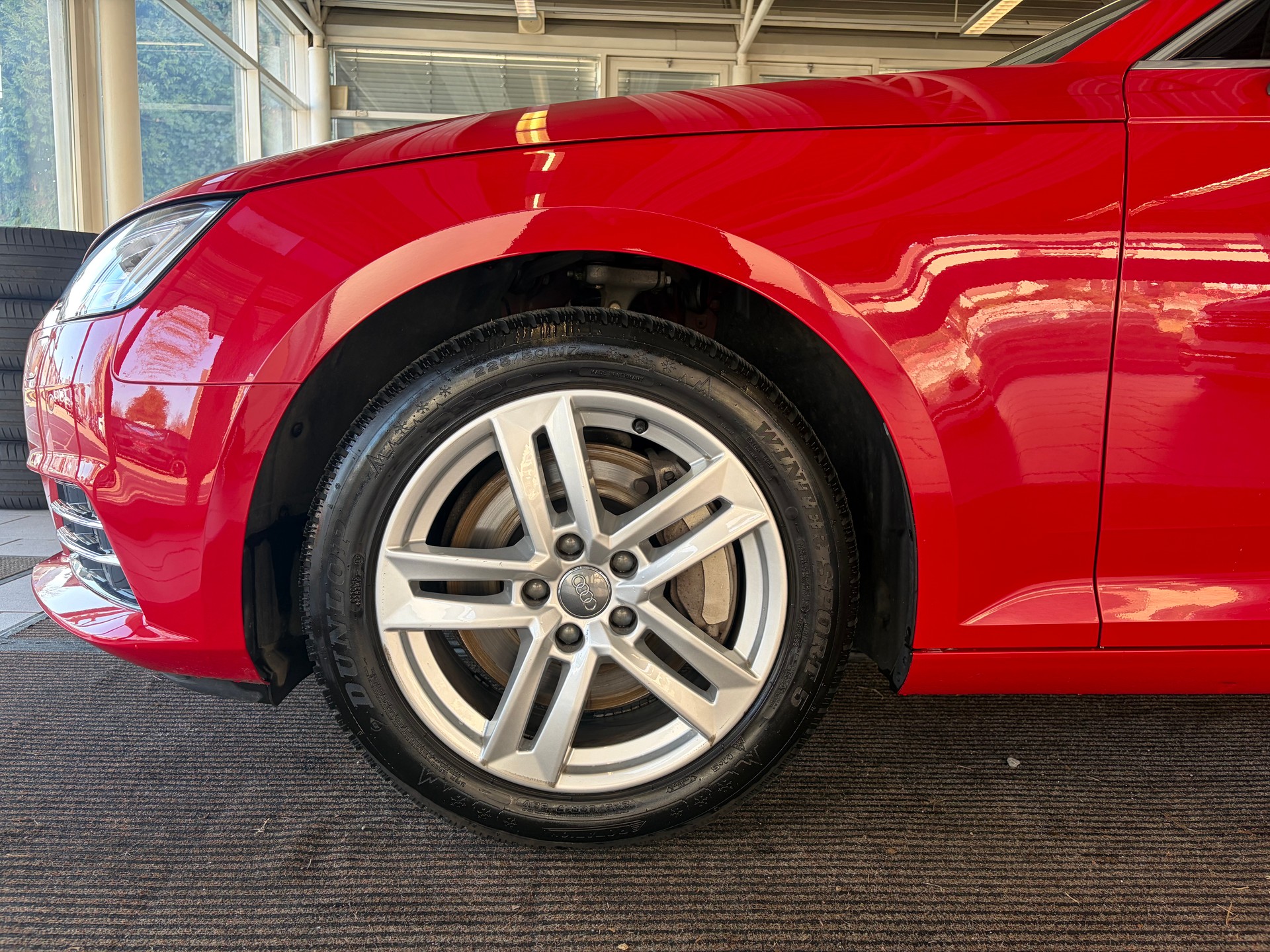AUDI A4 Limousine 2.0 TFSI Design quattro S-tronic | AHK | Matrix LED | MMI Navigation | 18" & 17 " |-image-9