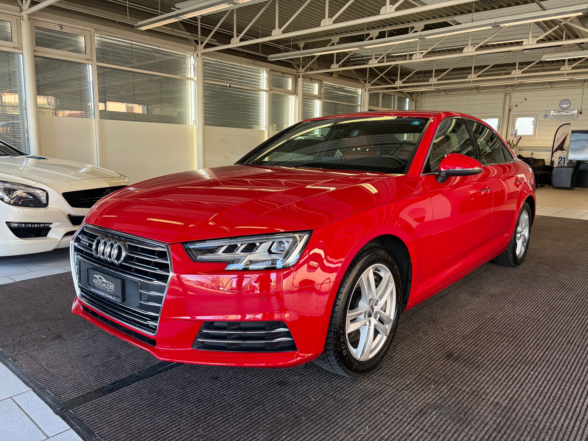 AUDI A4 Limousine 2.0 TFSI Design quattro S-tronic | AHK | Matrix LED | MMI Navigation | 18" & 17 " |-image-8