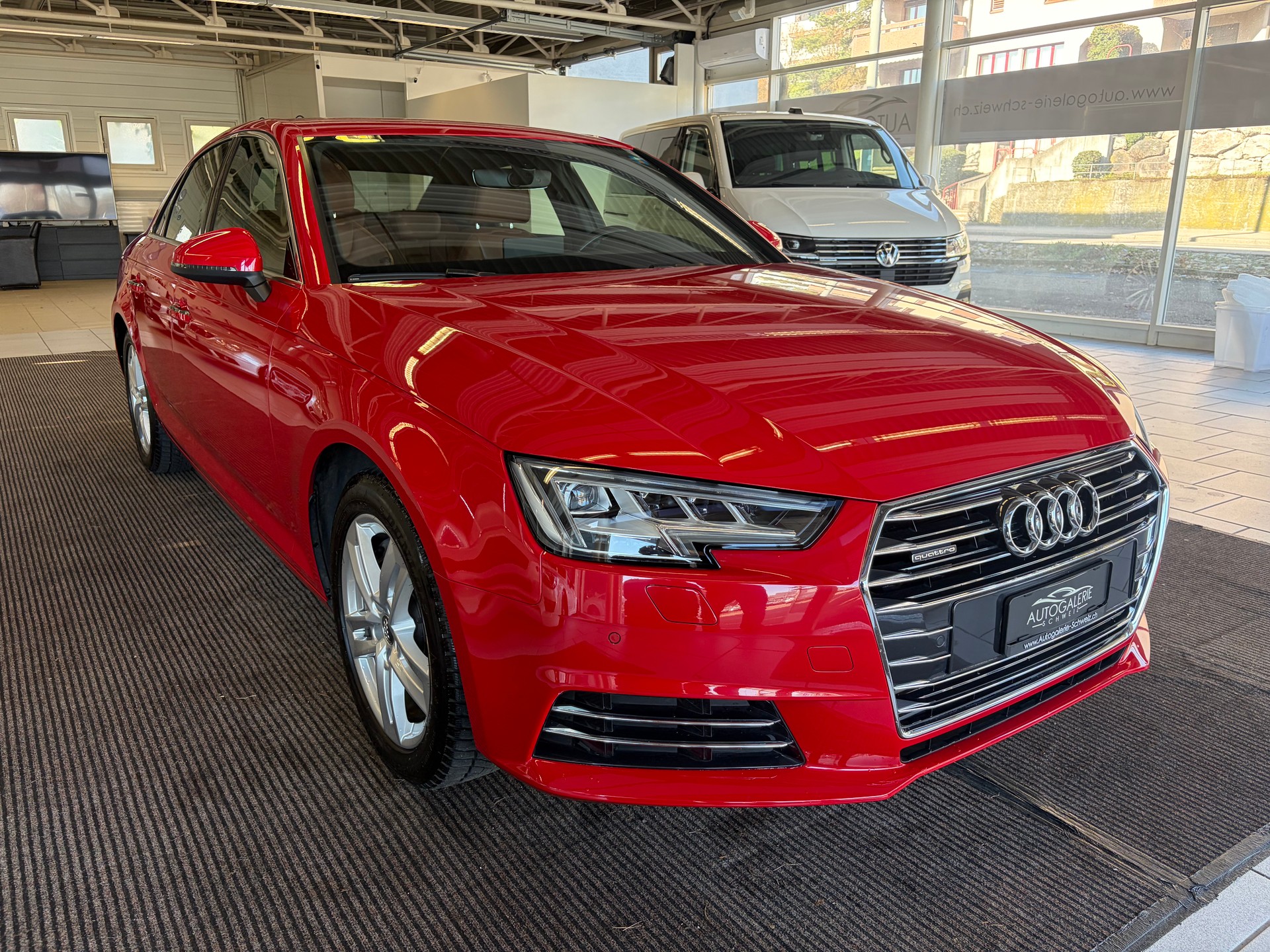 AUDI A4 Limousine 2.0 TFSI Design quattro S-tronic | AHK | Matrix LED | MMI Navigation | 18" & 17 " |-image-27