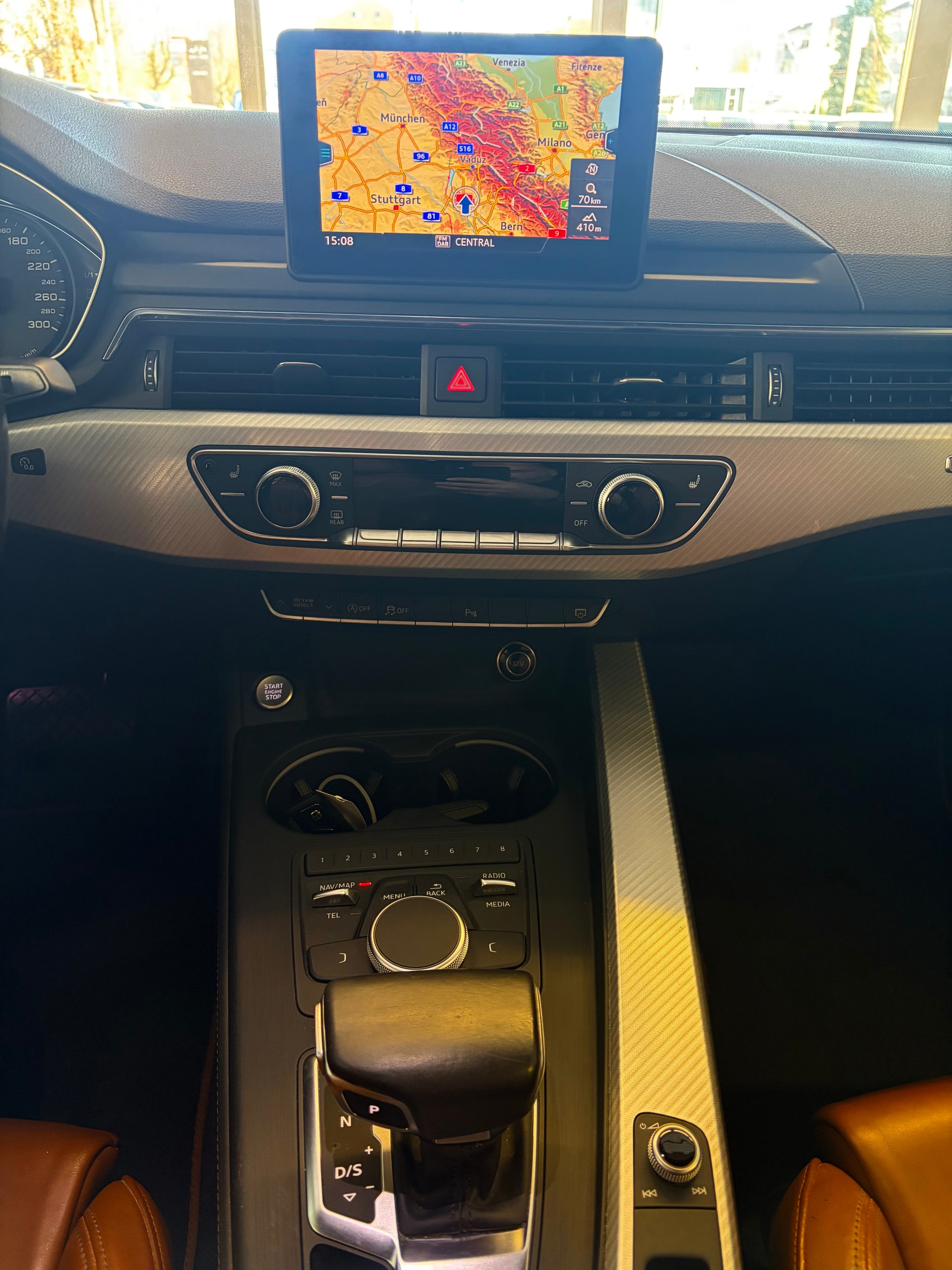 AUDI A4 Limousine 2.0 TFSI Design quattro S-tronic | AHK | Matrix LED | MMI Navigation | 18" & 17 " |-image-14