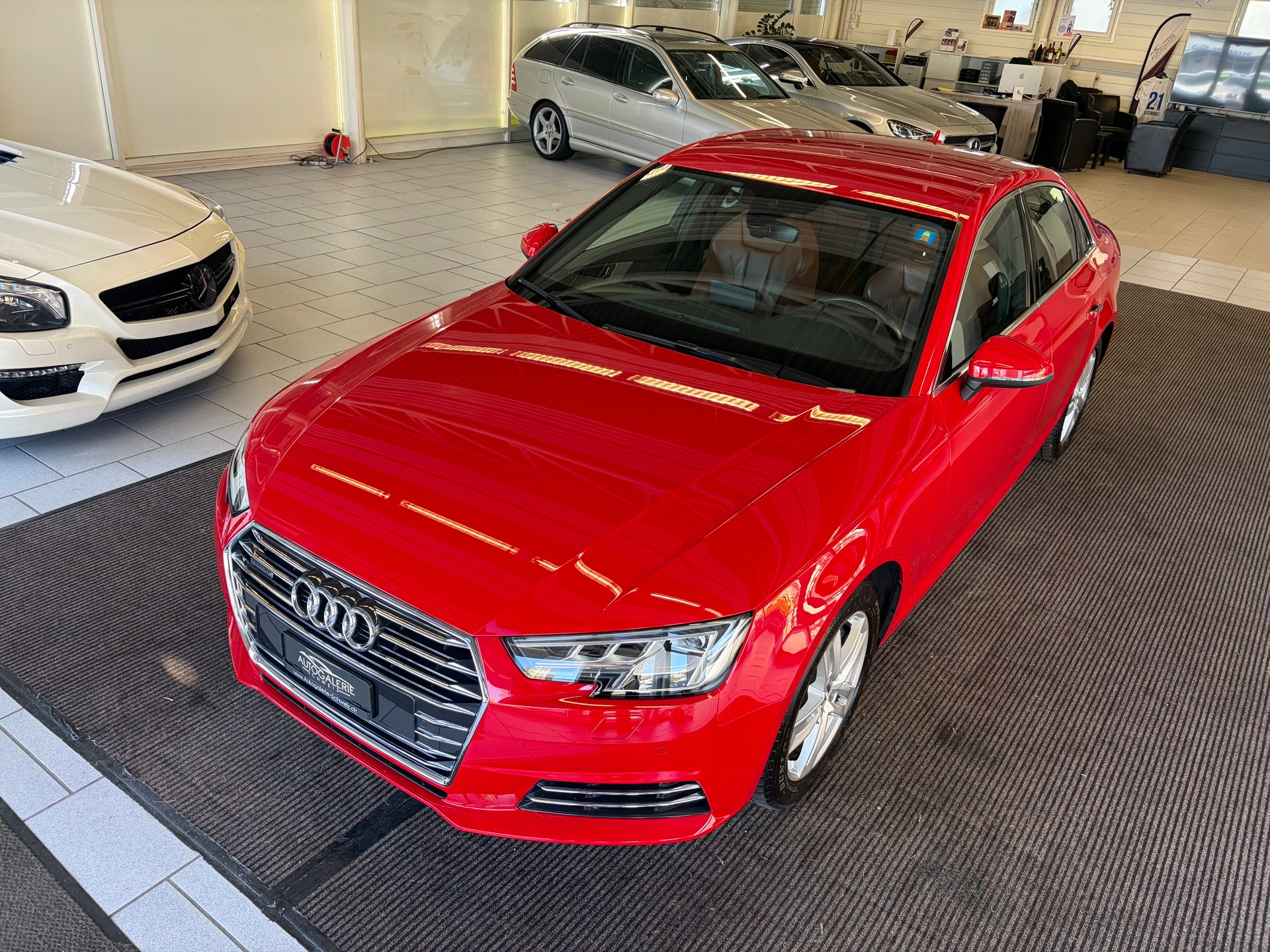 AUDI A4 Limousine 2.0 TFSI Design quattro S-tronic | AHK | Matrix LED | MMI Navigation | 18" & 17 " |-image-29