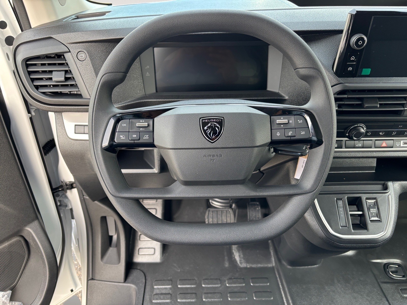 PEUGEOT Expert 2.2 BlueHDi 150 S&S Standard EAT8-image-8
