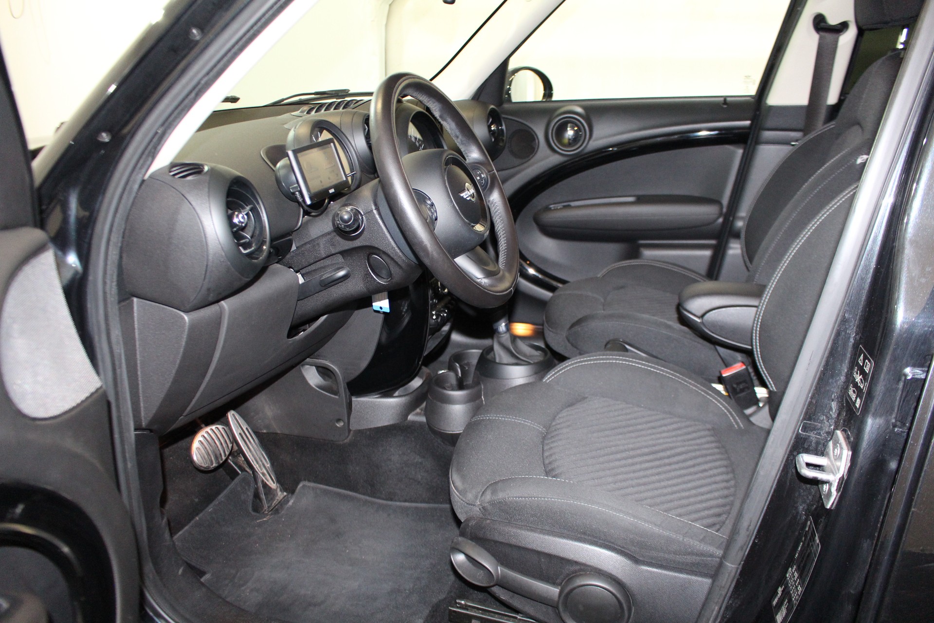 MINI Countryman R60 1.6i Cooper ALL4-image-6