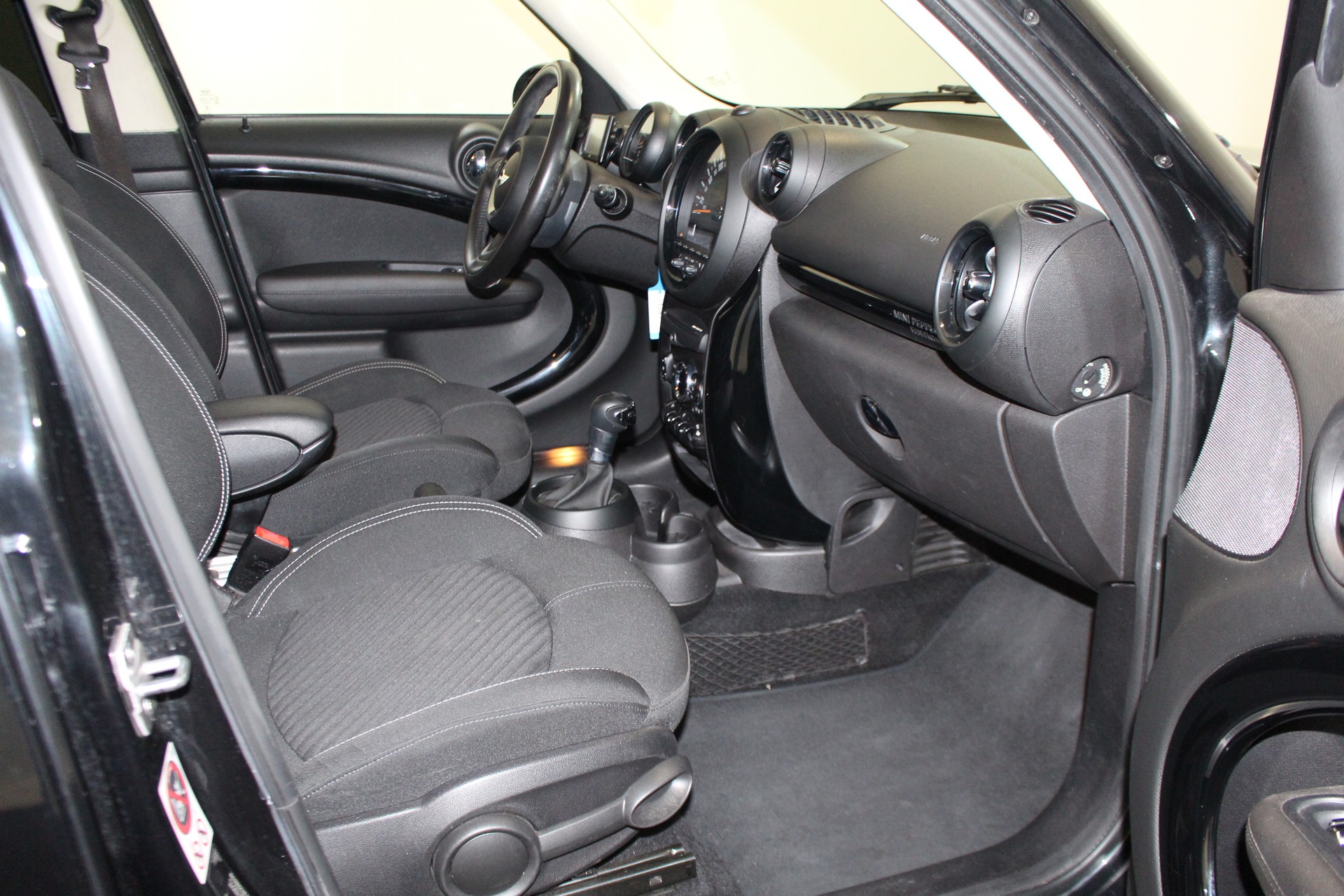MINI Countryman R60 1.6i Cooper ALL4-image-10