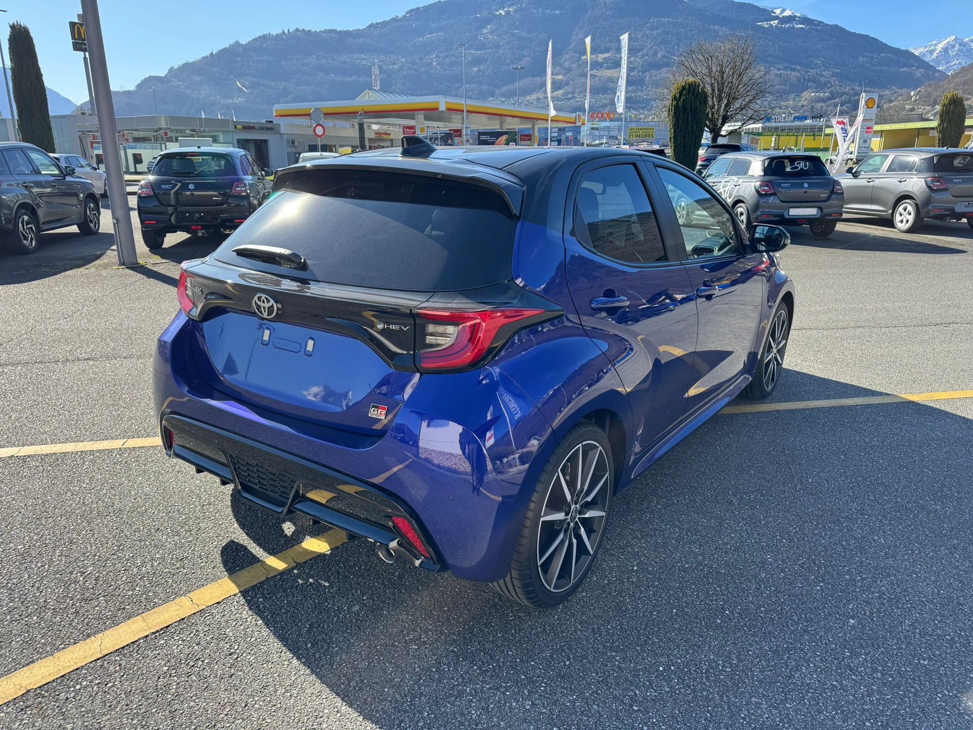 TOYOTA Yaris 1.5 GR Sport e-CVT-image-4
