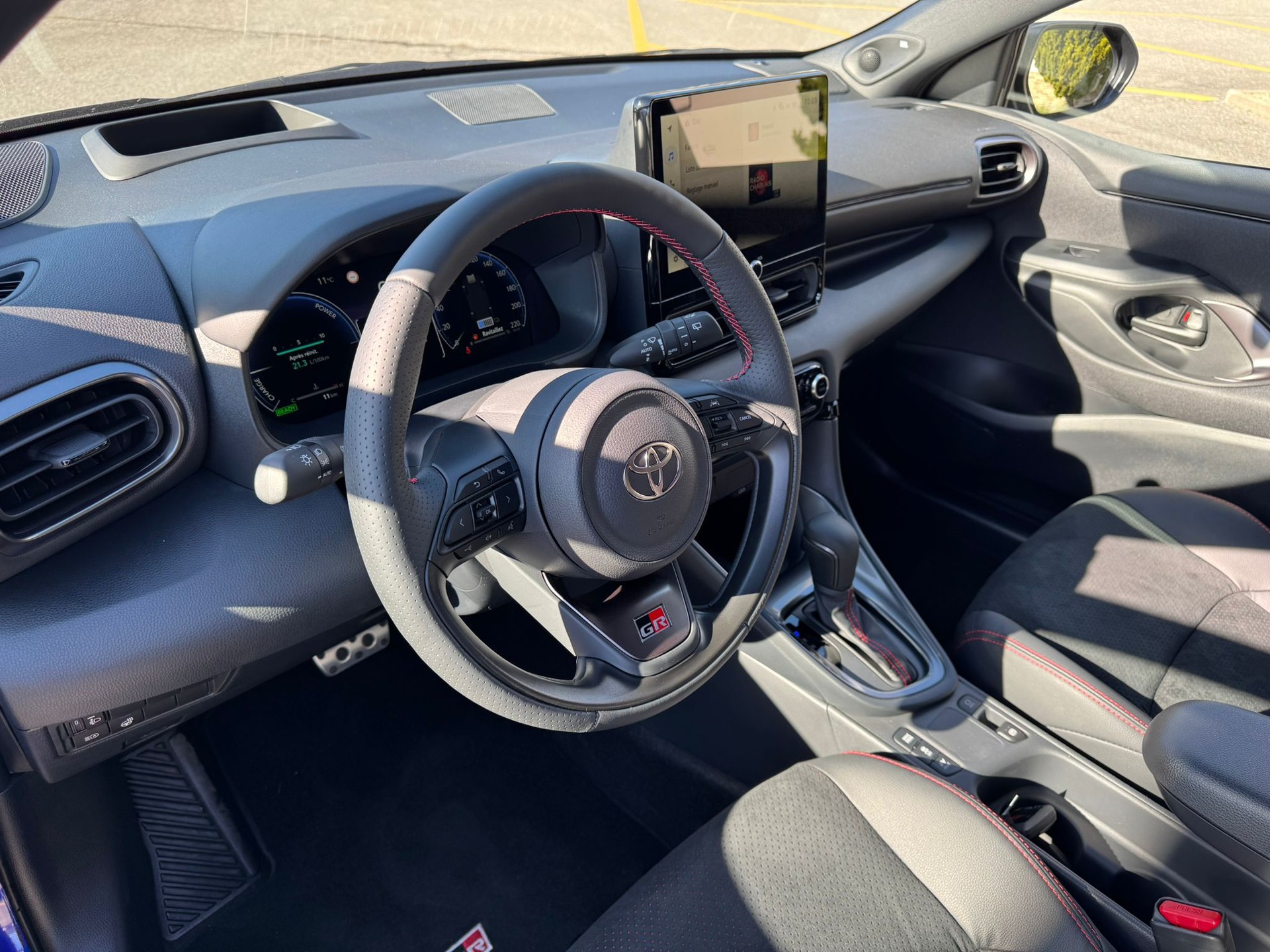 TOYOTA Yaris 1.5 GR Sport e-CVT-image-8