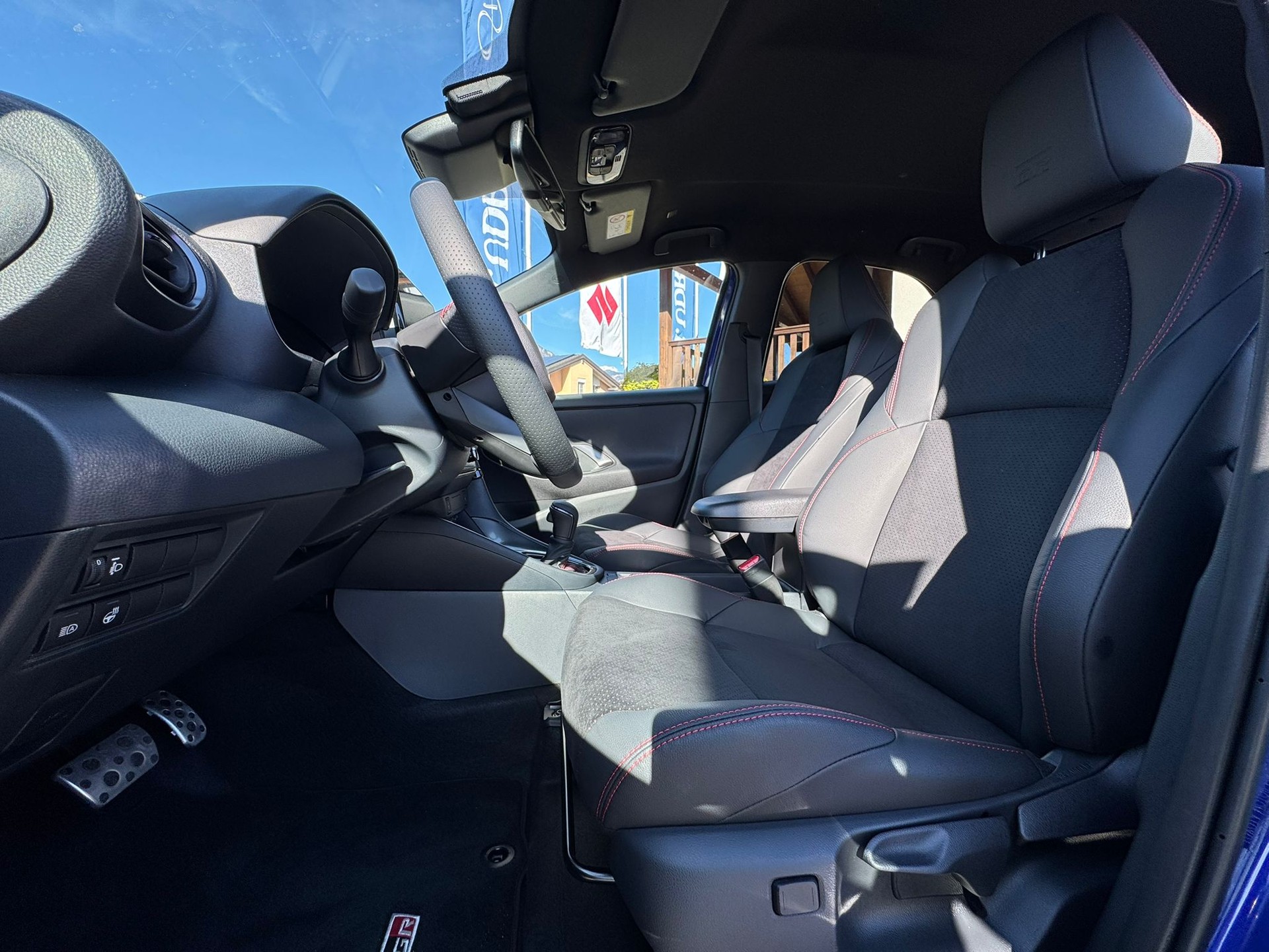 TOYOTA Yaris 1.5 GR Sport e-CVT-image-10