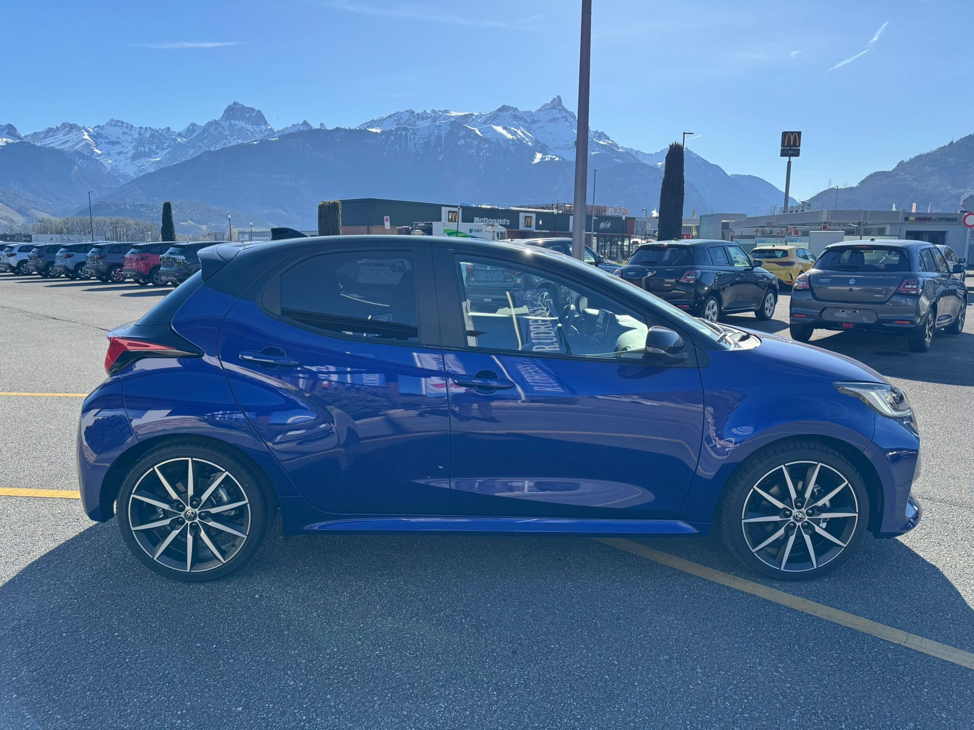 TOYOTA Yaris 1.5 GR Sport e-CVT-image-5