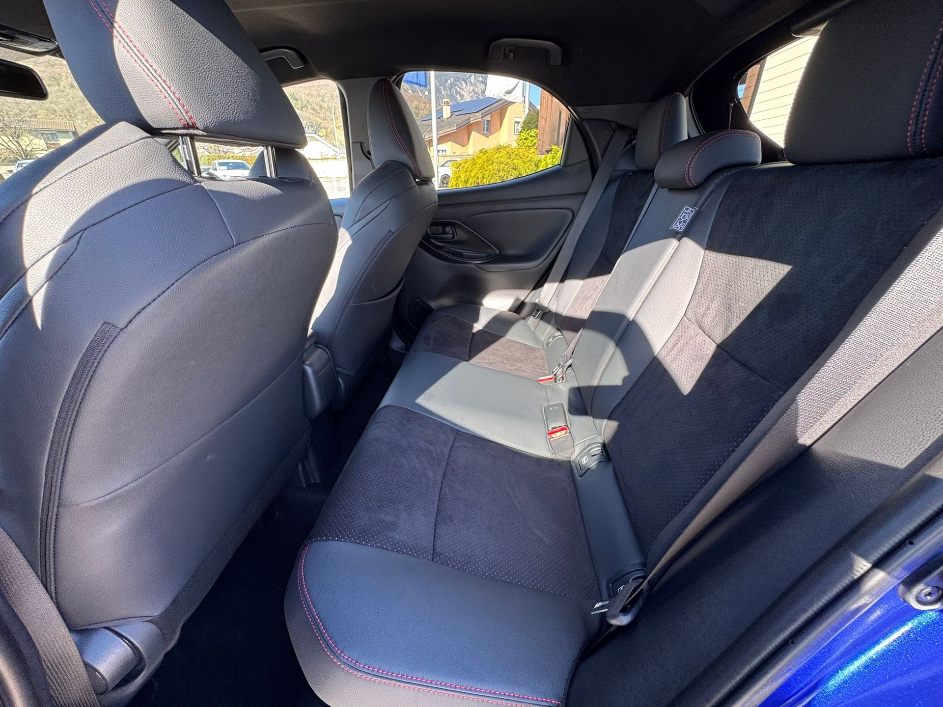 TOYOTA Yaris 1.5 GR Sport e-CVT-image-11