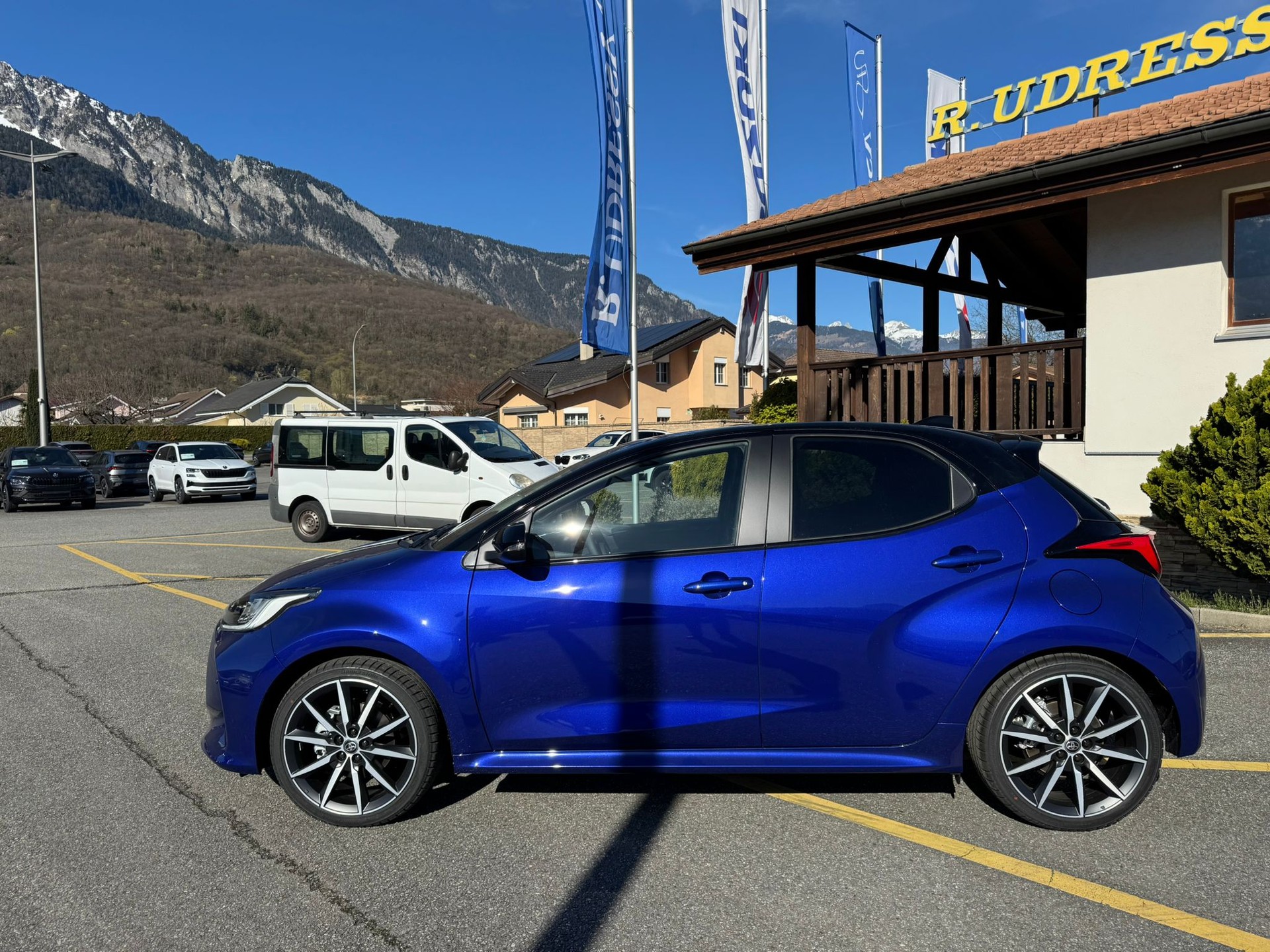 TOYOTA Yaris 1.5 GR Sport e-CVT-image-1