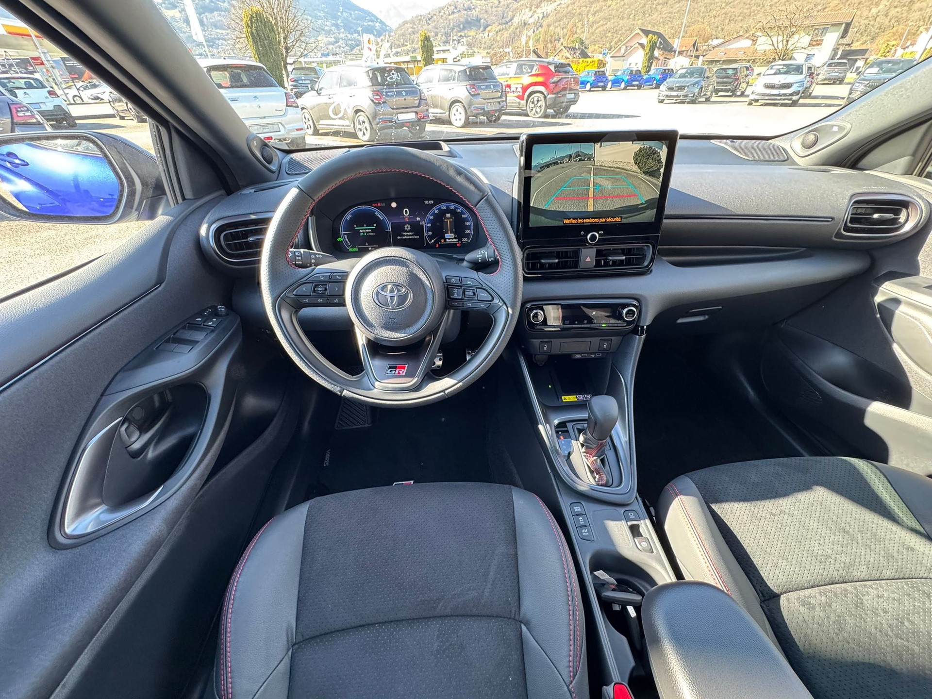 TOYOTA Yaris 1.5 GR Sport e-CVT-image-9