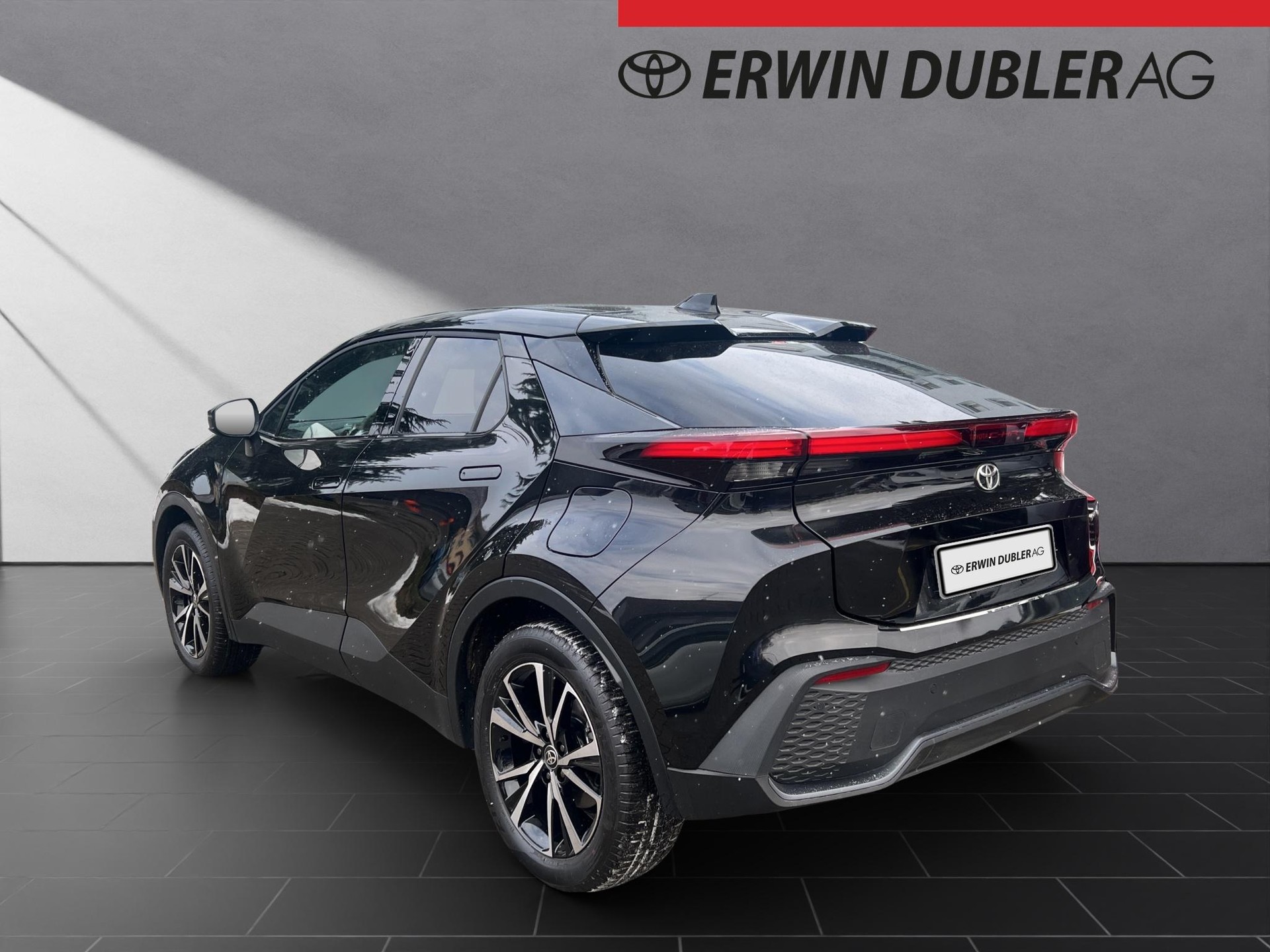 TOYOTA C-HR 2.0 PHEV Swiss Edition-showroom-element-2