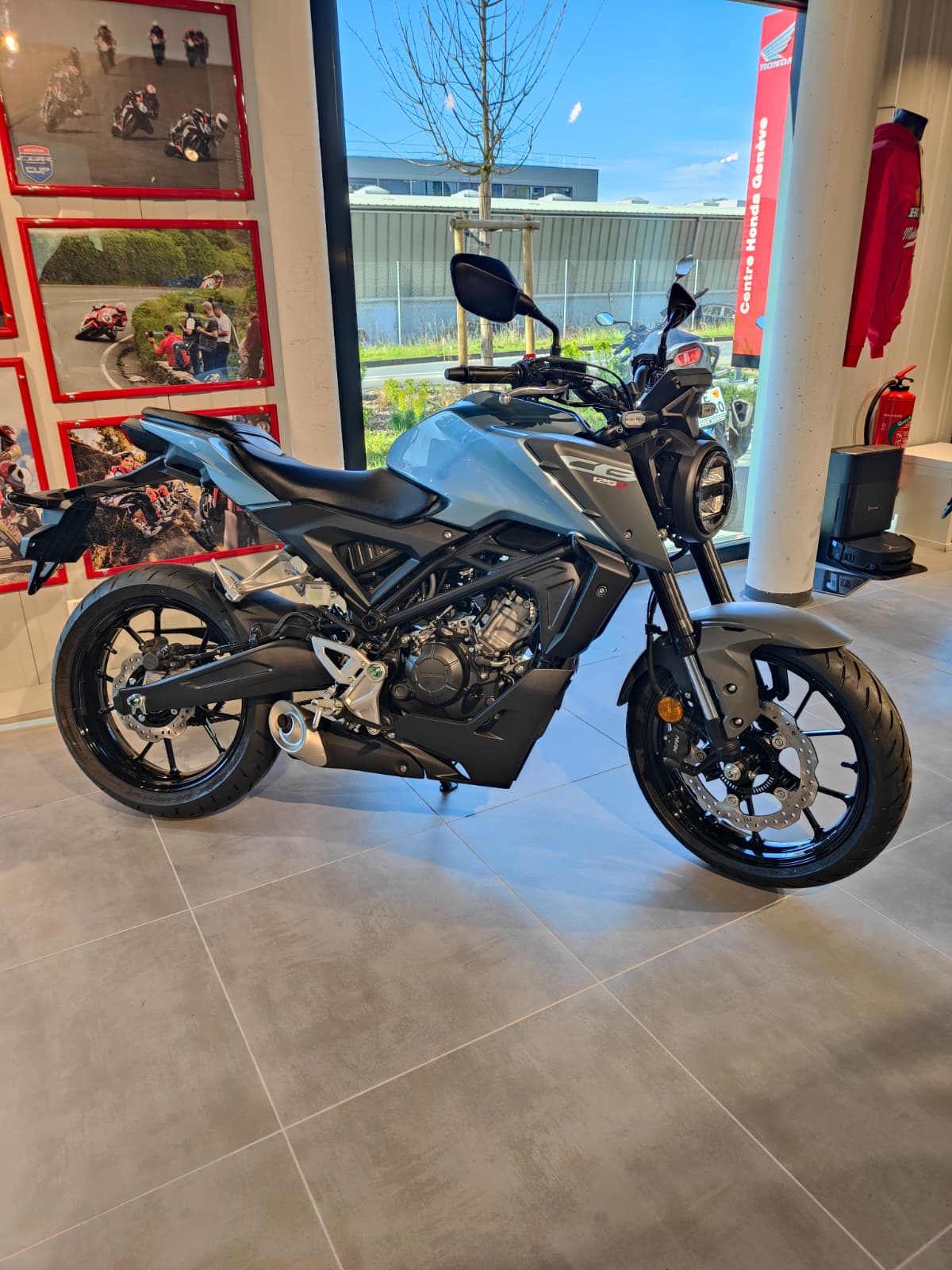 HONDA CB 125 R-showroom-element-1