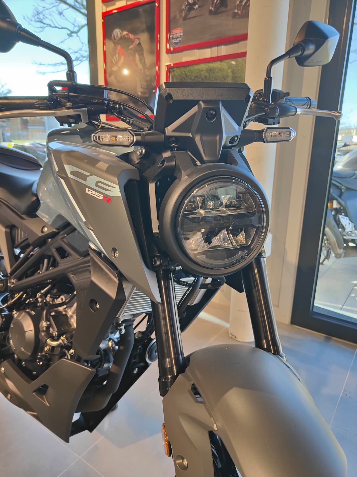 HONDA CB 125 R-showroom-element-3