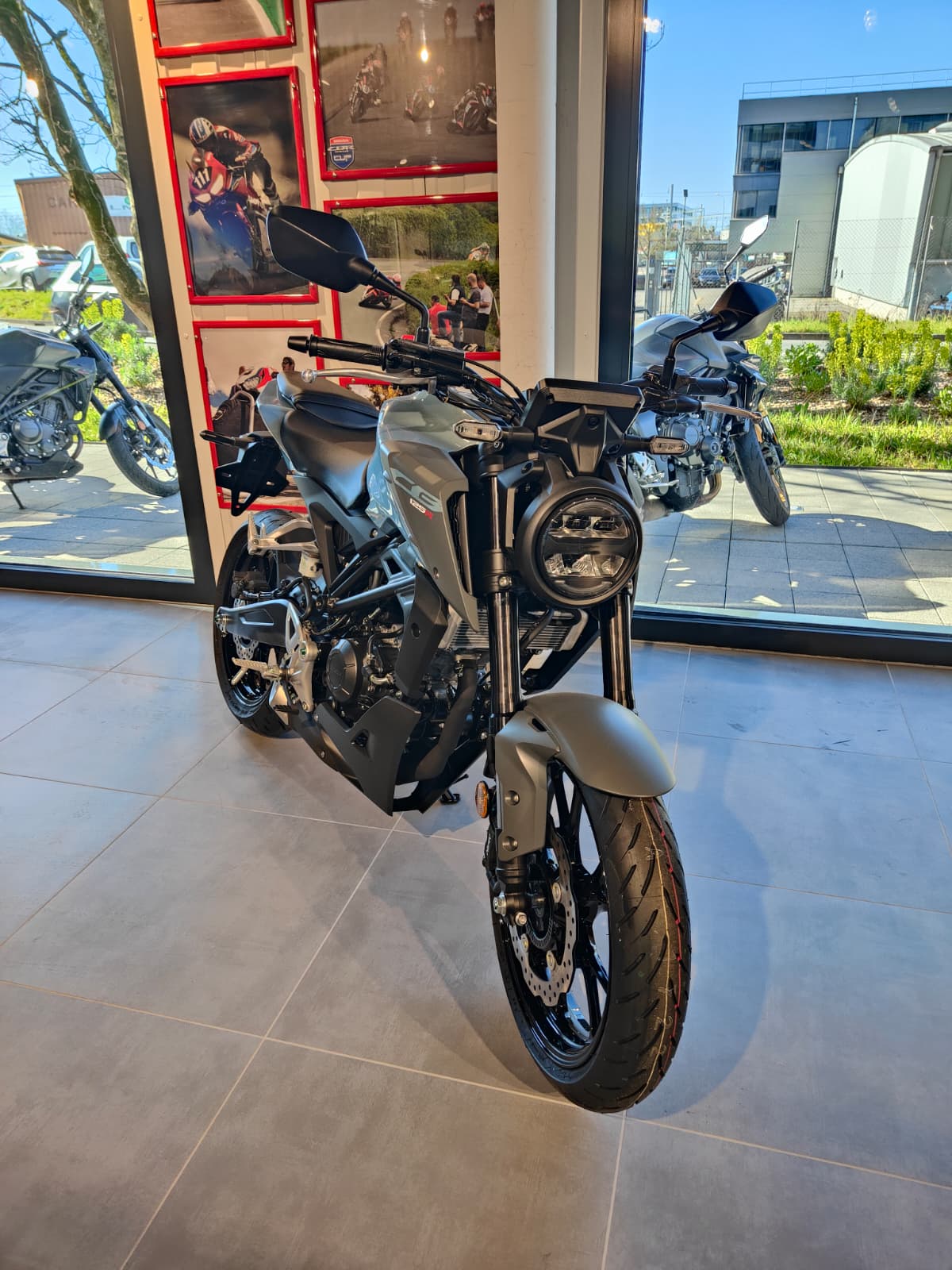 HONDA CB 125 R-showroom-element-2