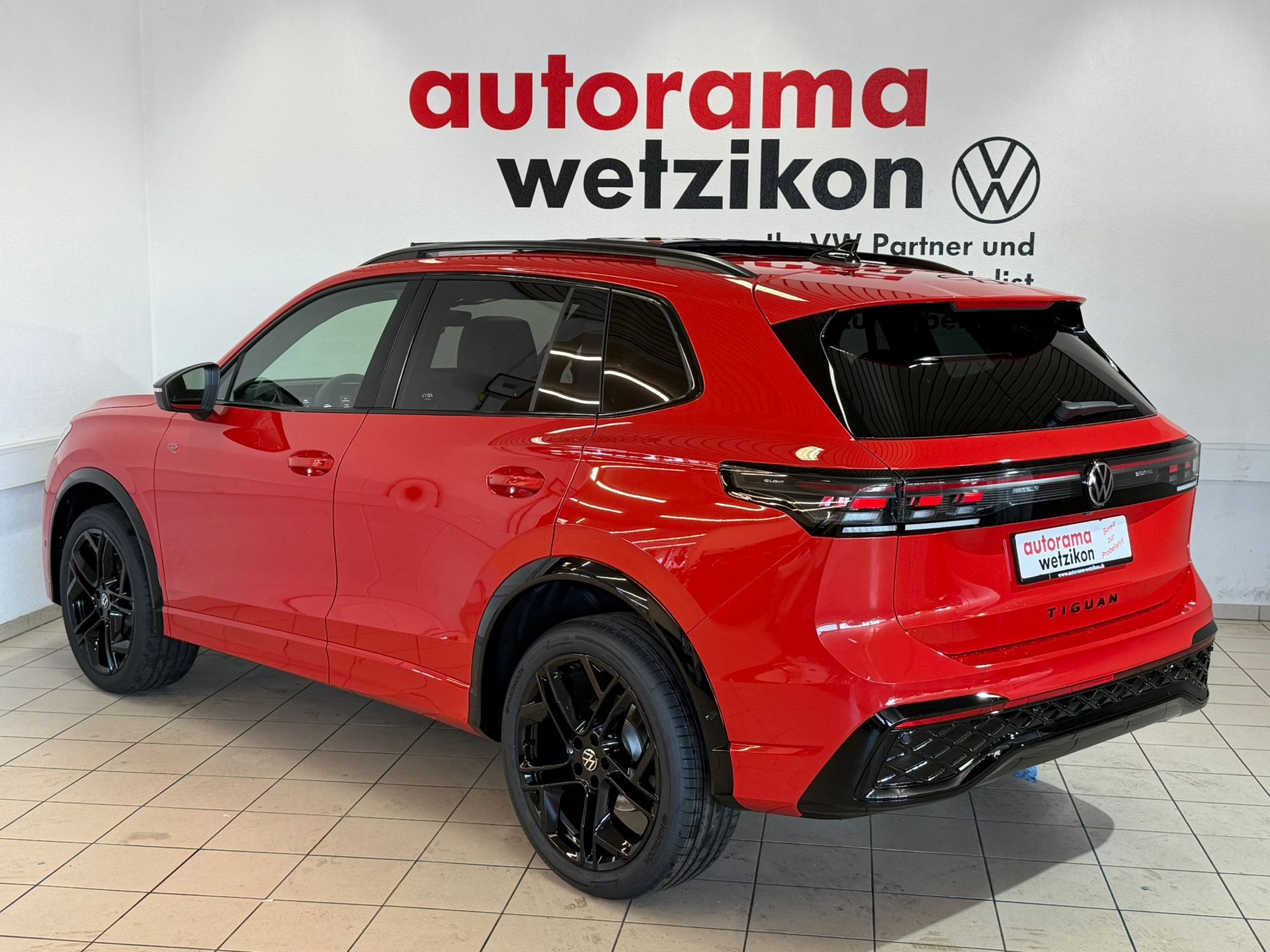 VW Tiguan 2.0 TDI SCR R-Line 4Motion DSG-image-2
