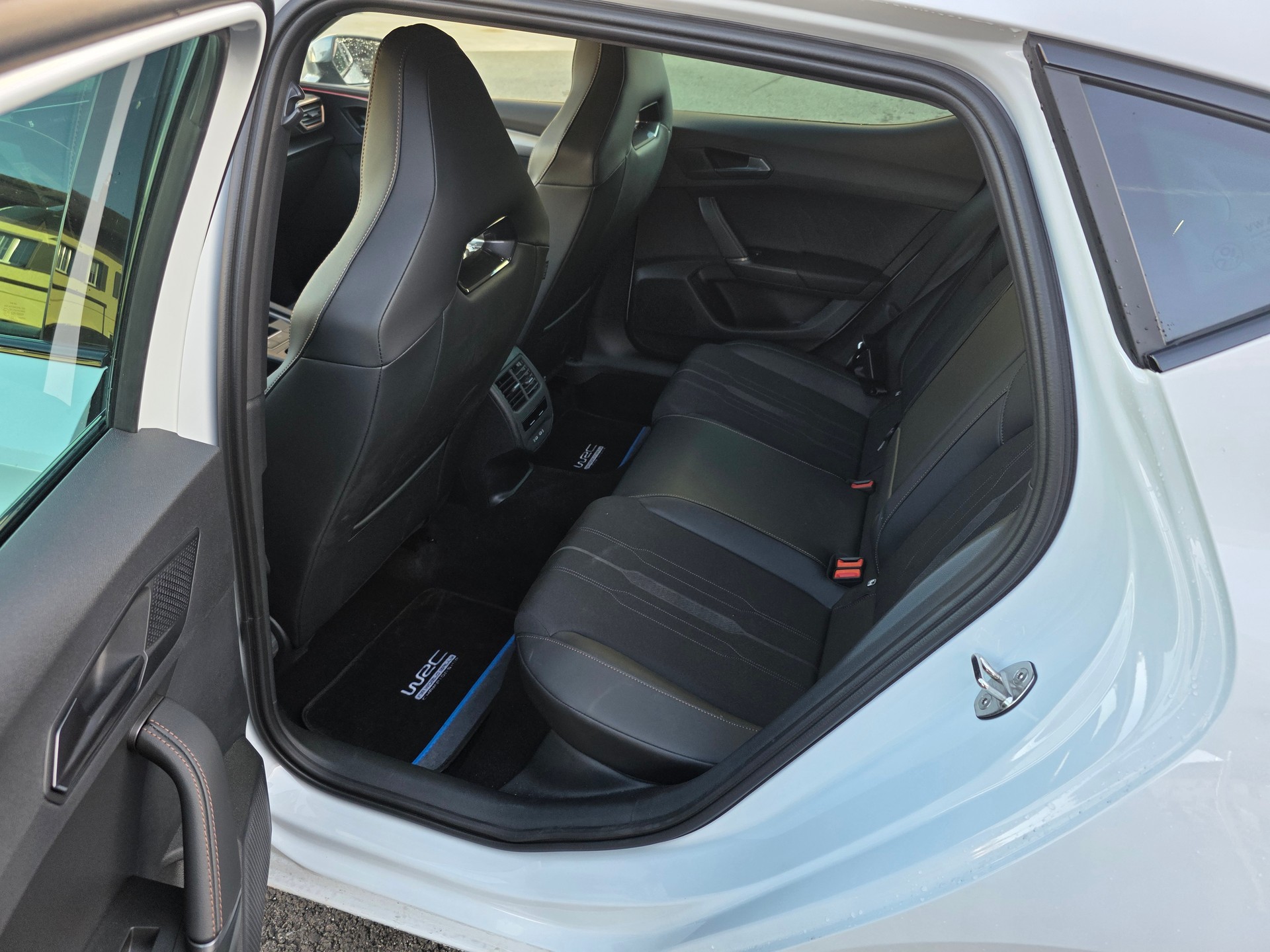 CUPRA LEON ST 1.4 e-HYBRID pHEV DSG-image-13