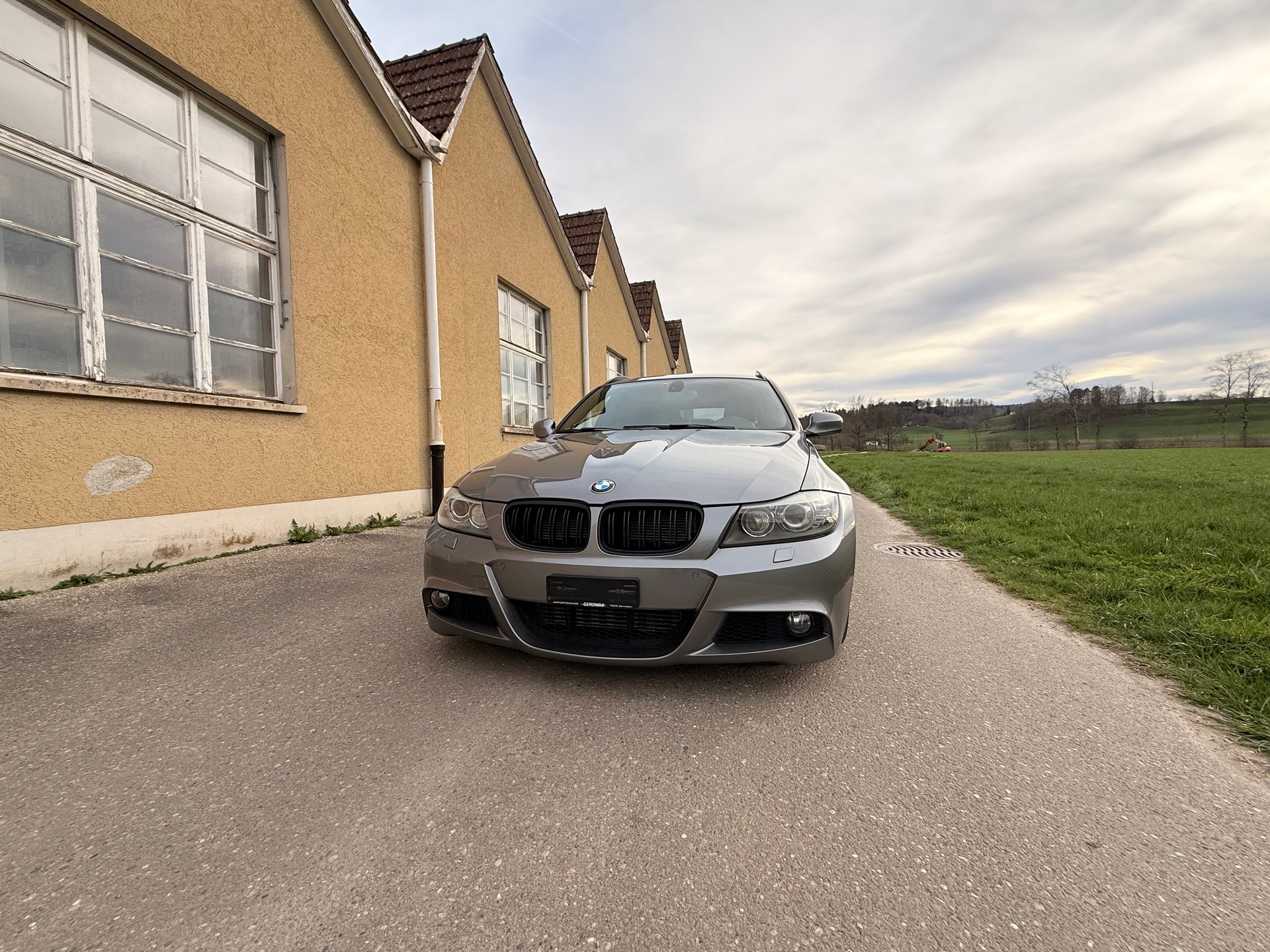 BMW 330d xDrive Touring Steptronic-image-2