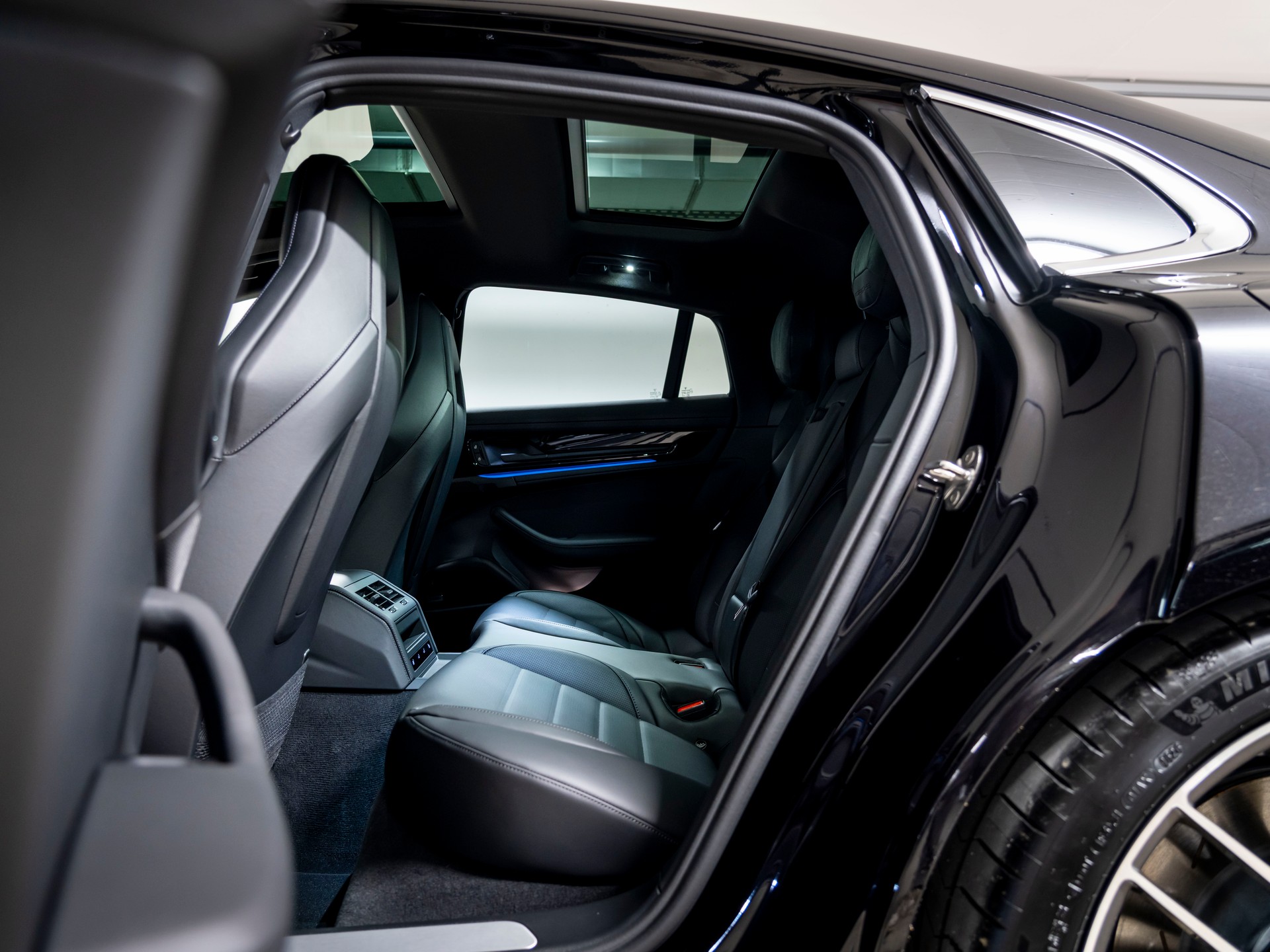 PORSCHE Panamera 4 E-Hybrid PDK-image-23