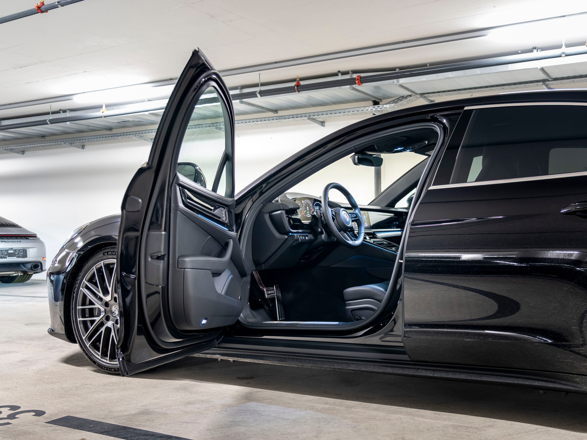 PORSCHE Panamera 4 E-Hybrid PDK-image-18
