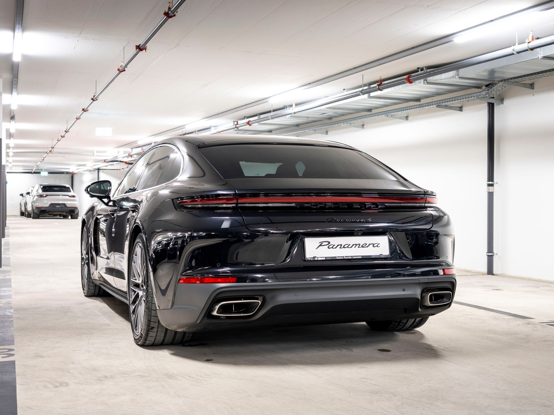 PORSCHE Panamera 4 E-Hybrid PDK-showroom-element-2