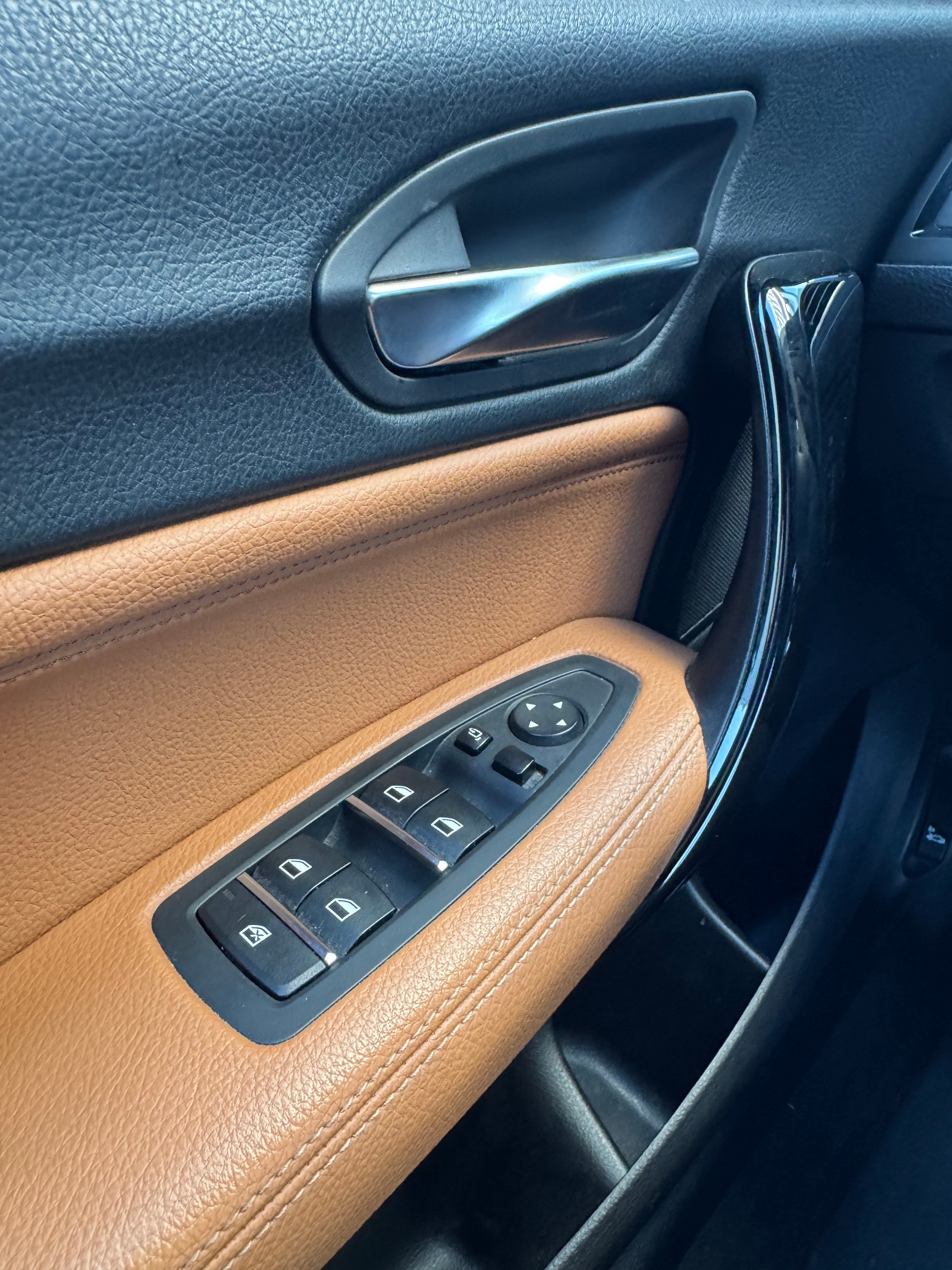 BMW 120d xDrive Edition M Sport Steptronic-image-15