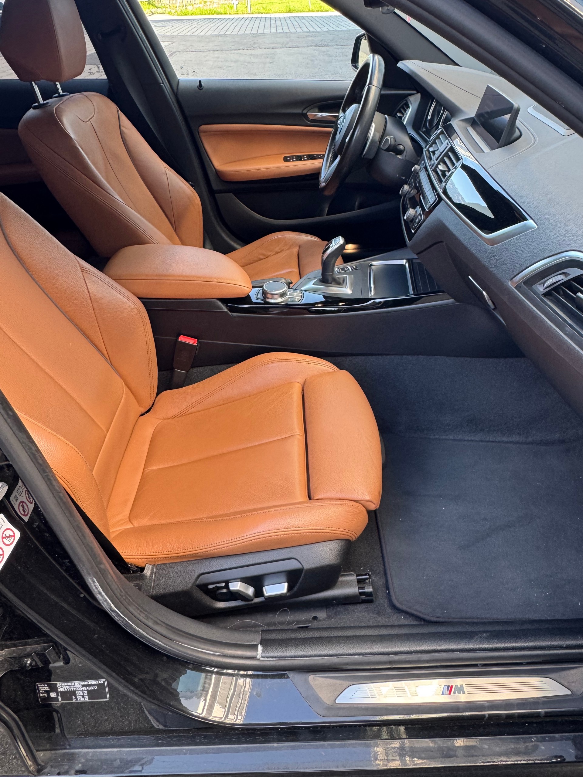 BMW 120d xDrive Edition M Sport Steptronic-image-10