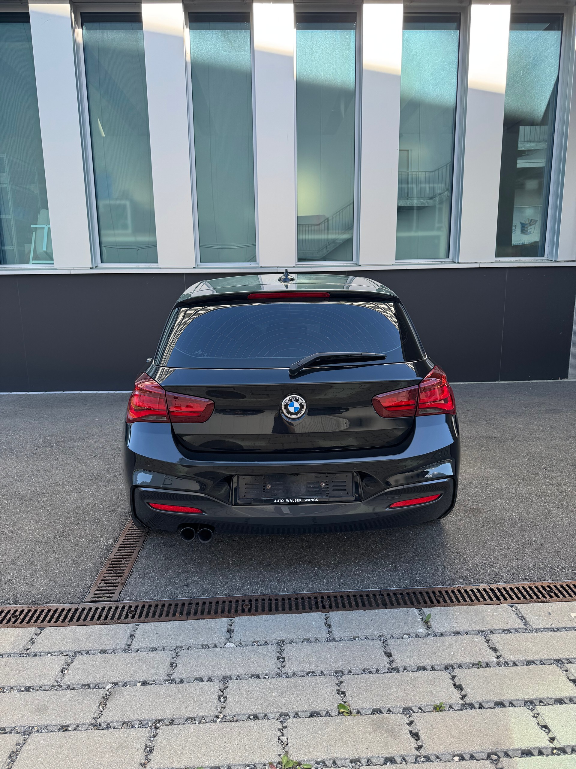 BMW 120d xDrive Edition M Sport Steptronic-image-5