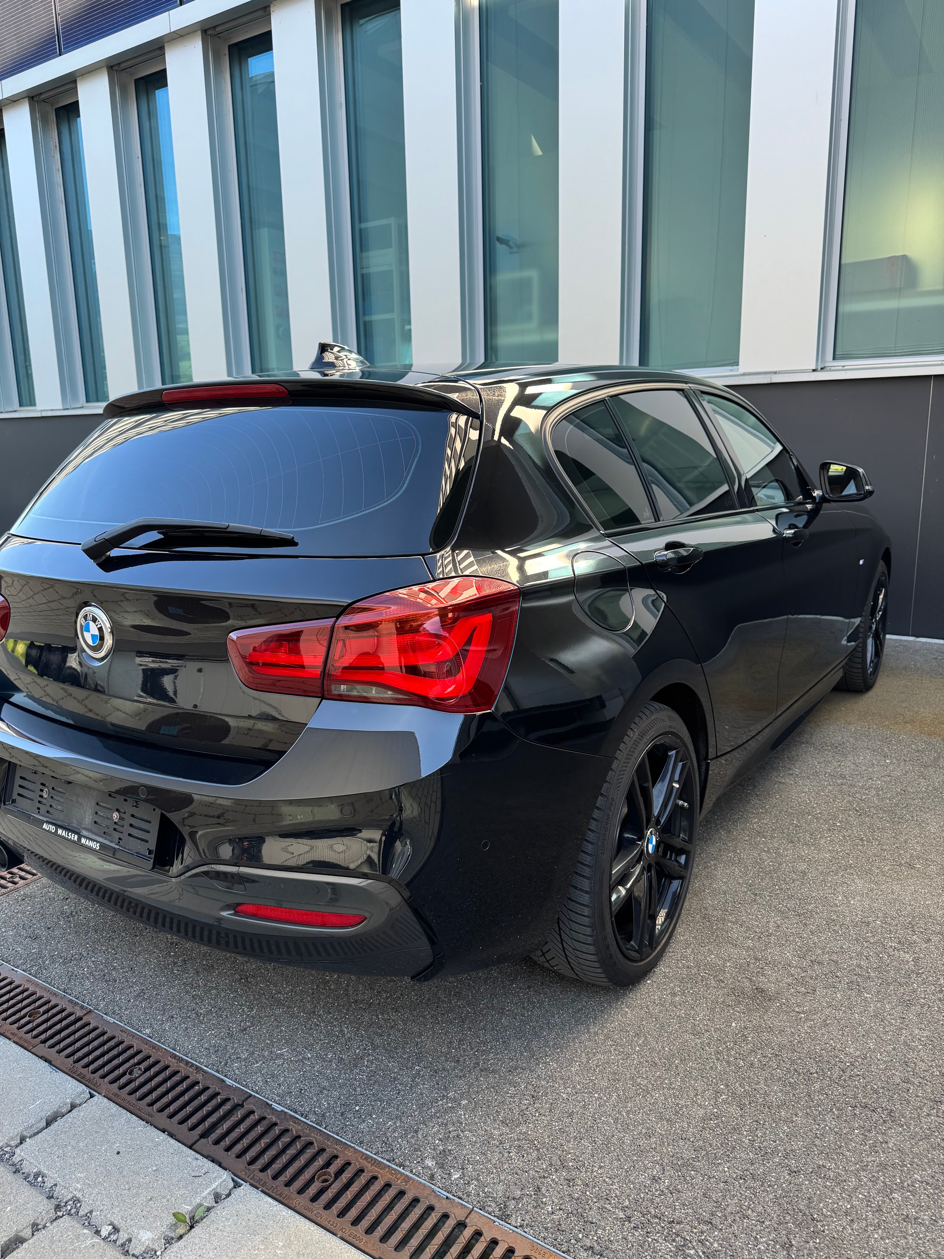 BMW 120d xDrive Edition M Sport Steptronic-image-8