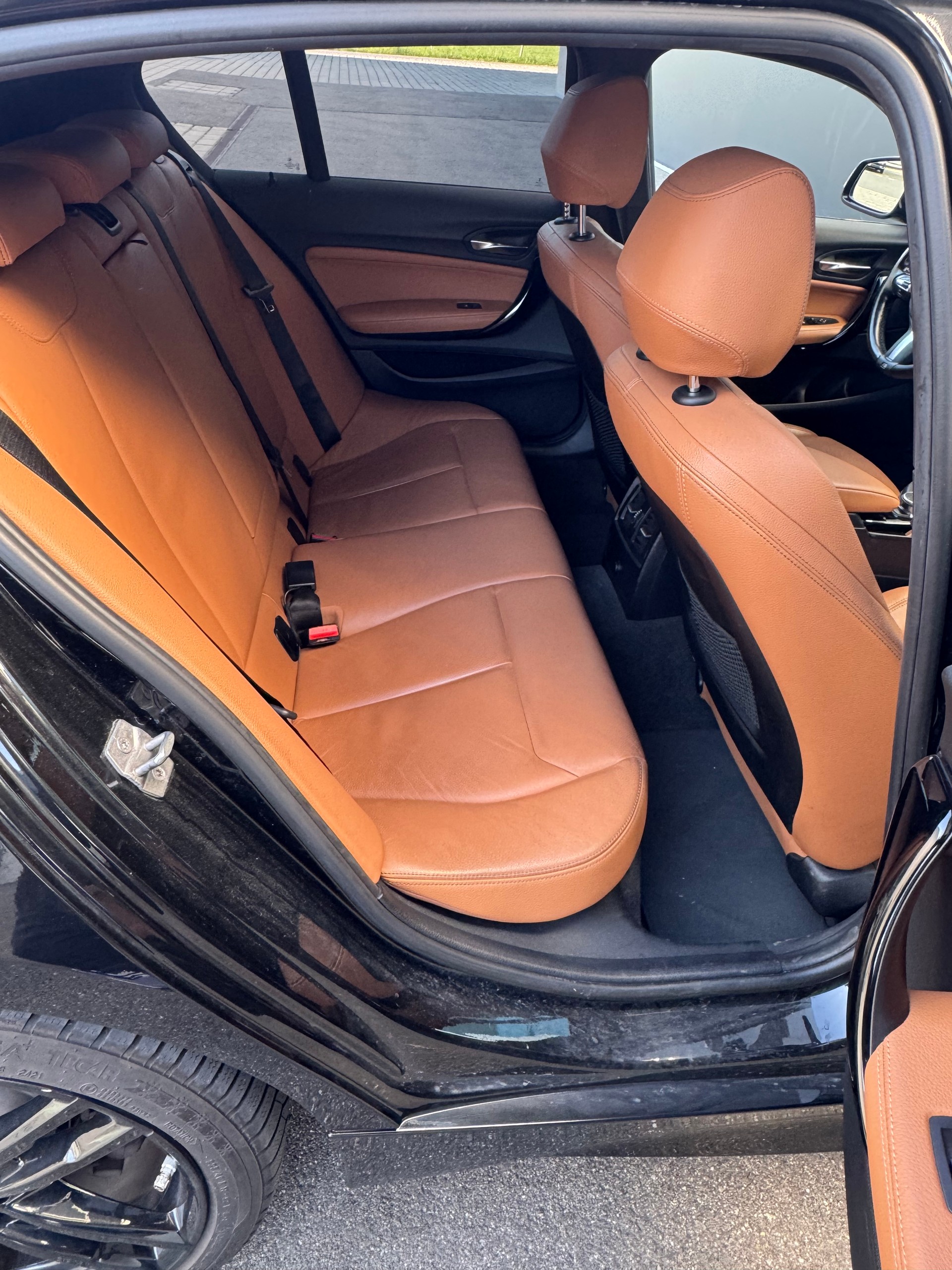 BMW 120d xDrive Edition M Sport Steptronic-image-9