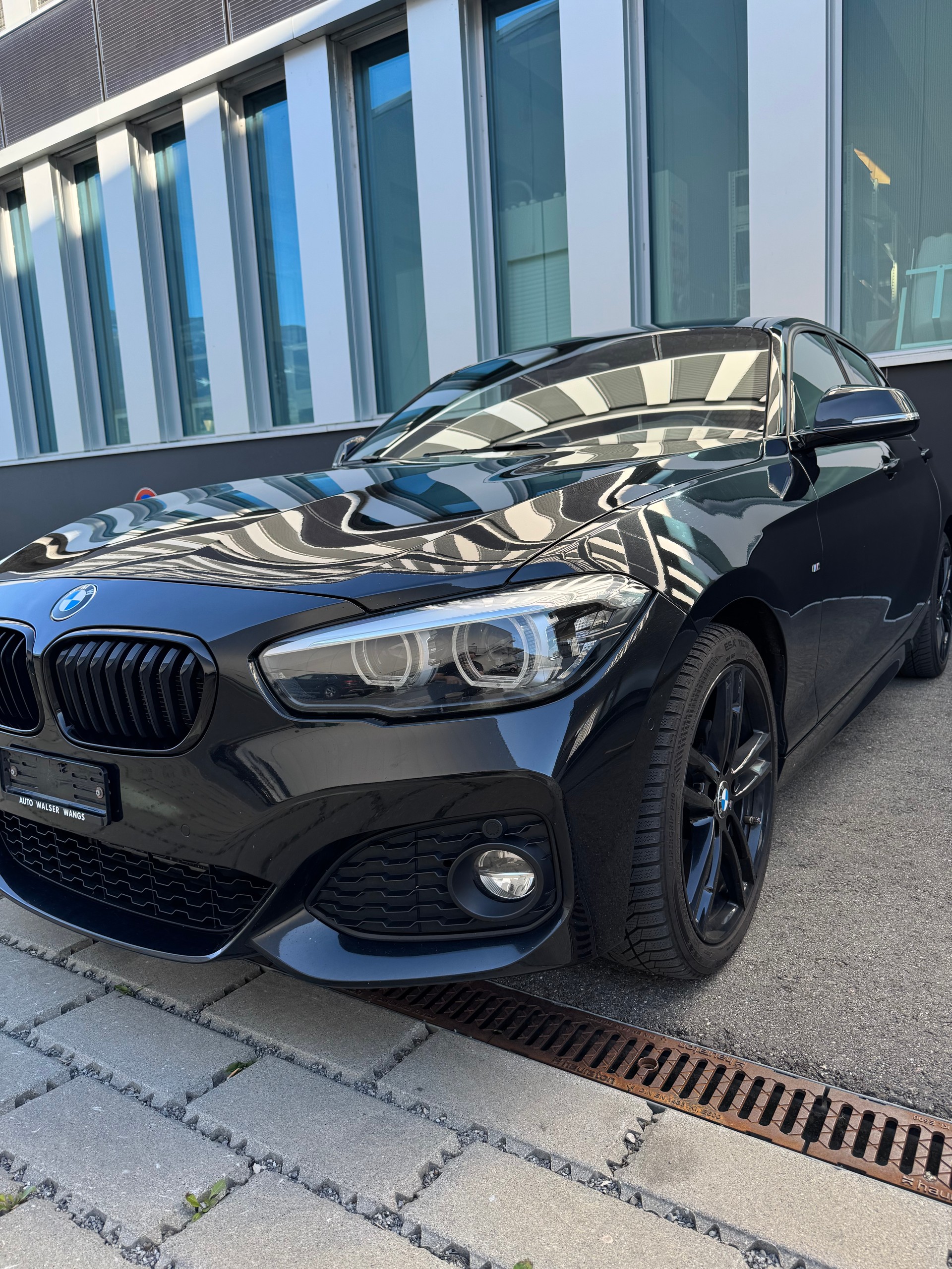 BMW 120d xDrive Edition M Sport Steptronic-image-1