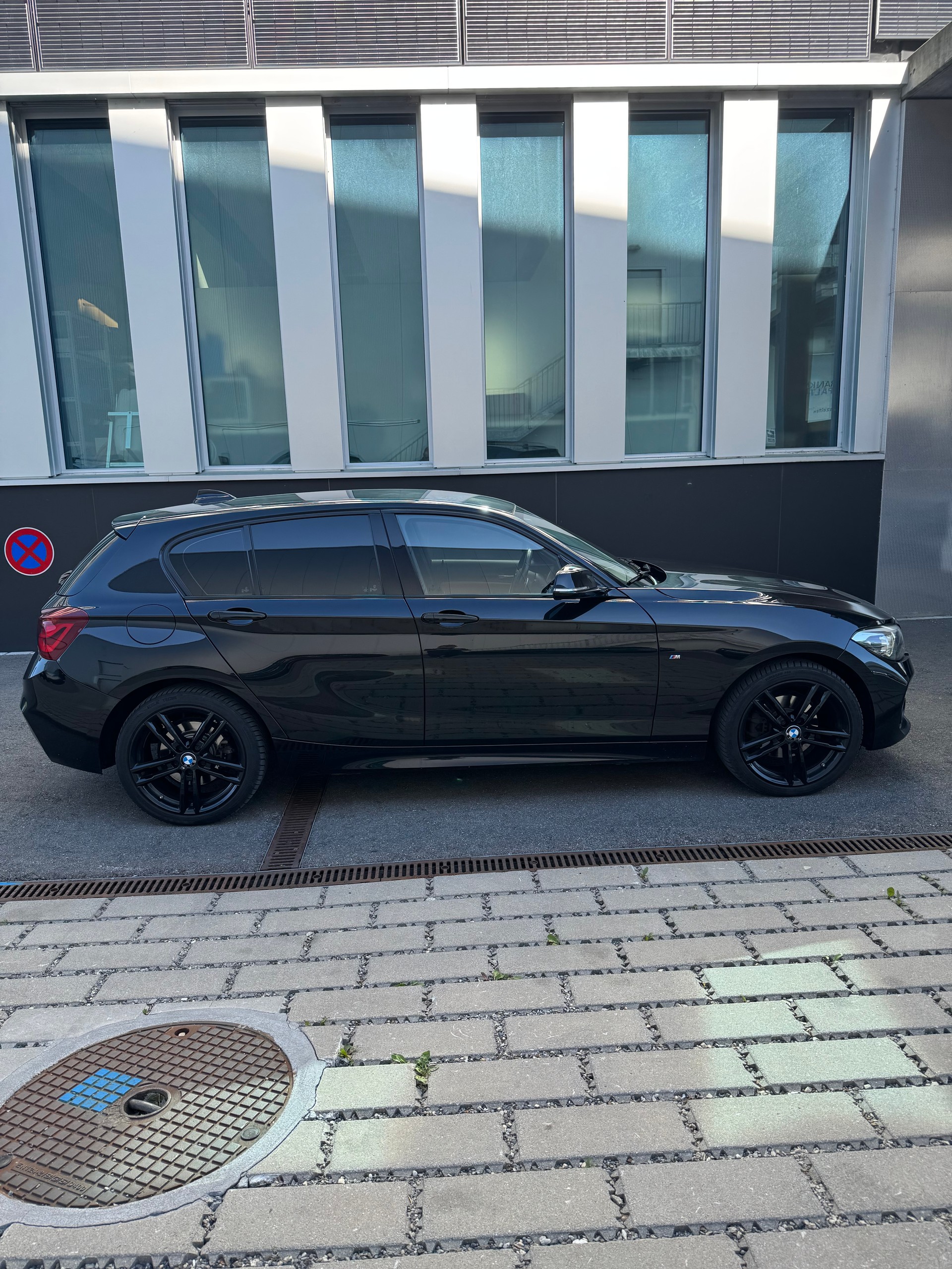 BMW 120d xDrive Edition M Sport Steptronic-image-6