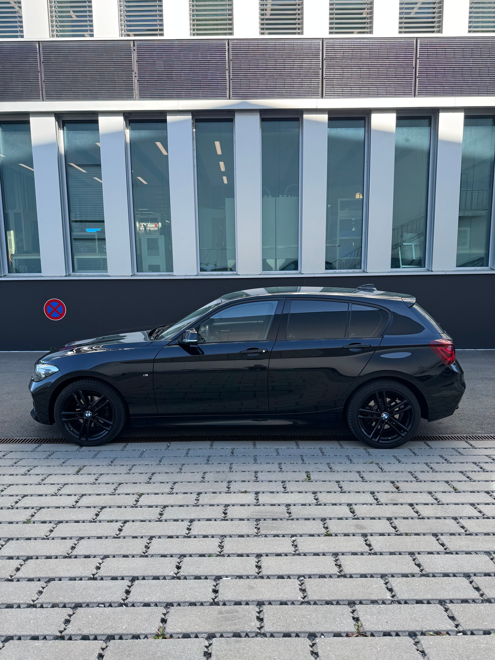 BMW 120d xDrive Edition M Sport Steptronic-image-3